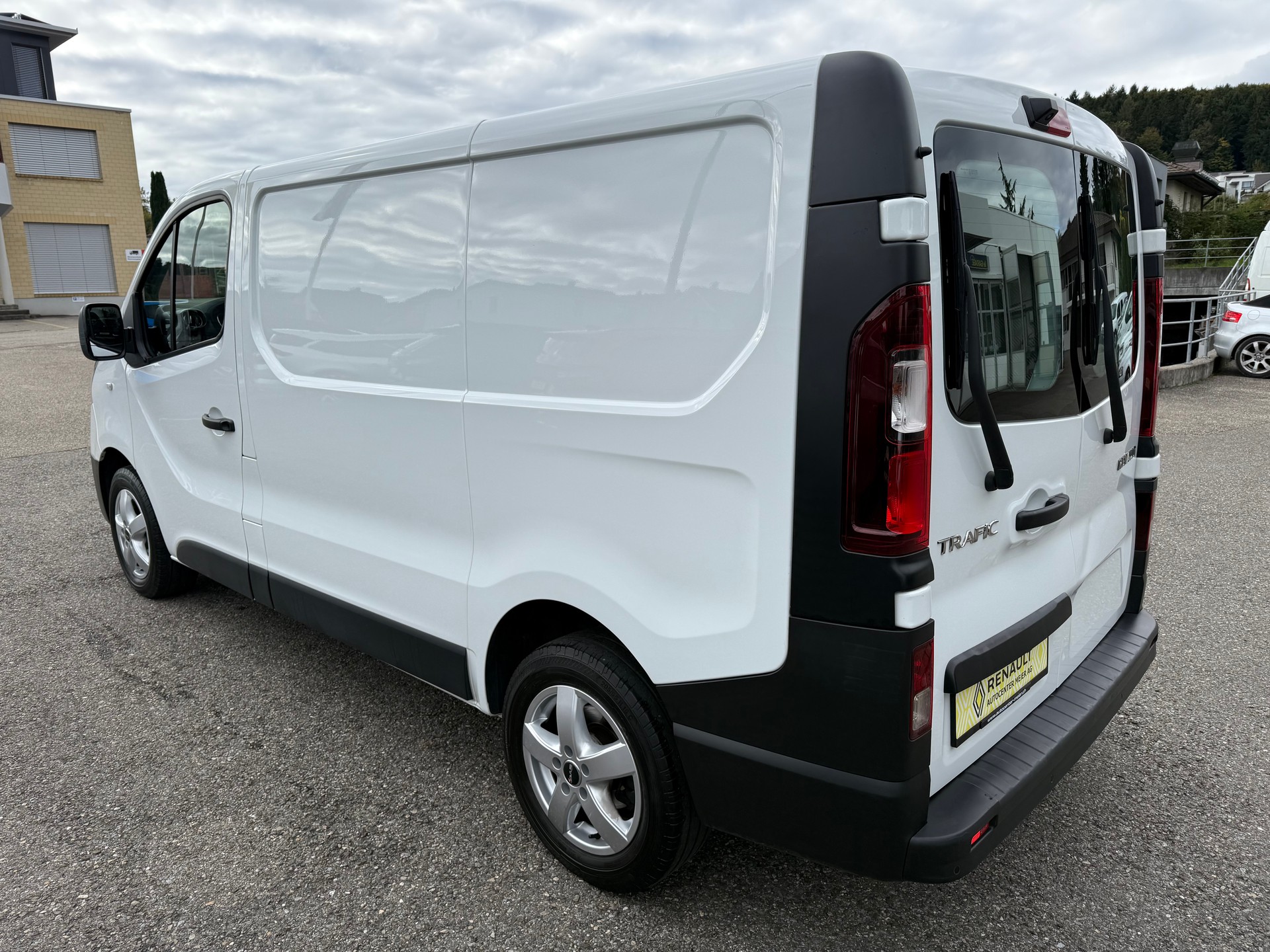 RENAULT Trafic 2.0 Energy dCi 120 3.5t Business L1H1-image-3