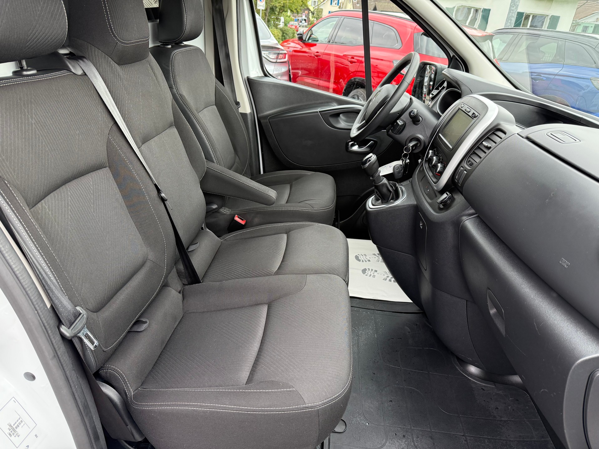 RENAULT Trafic 2.0 Energy dCi 120 3.5t Business L1H1-image-8