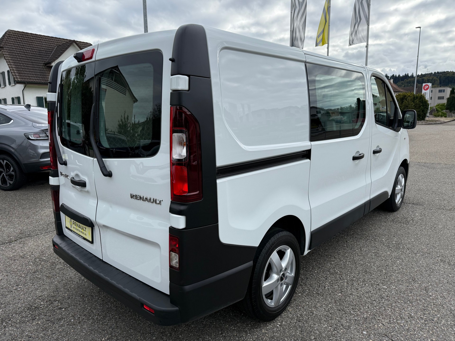 RENAULT Trafic 2.0 Energy dCi 120 3.5t Business L1H1-image-5