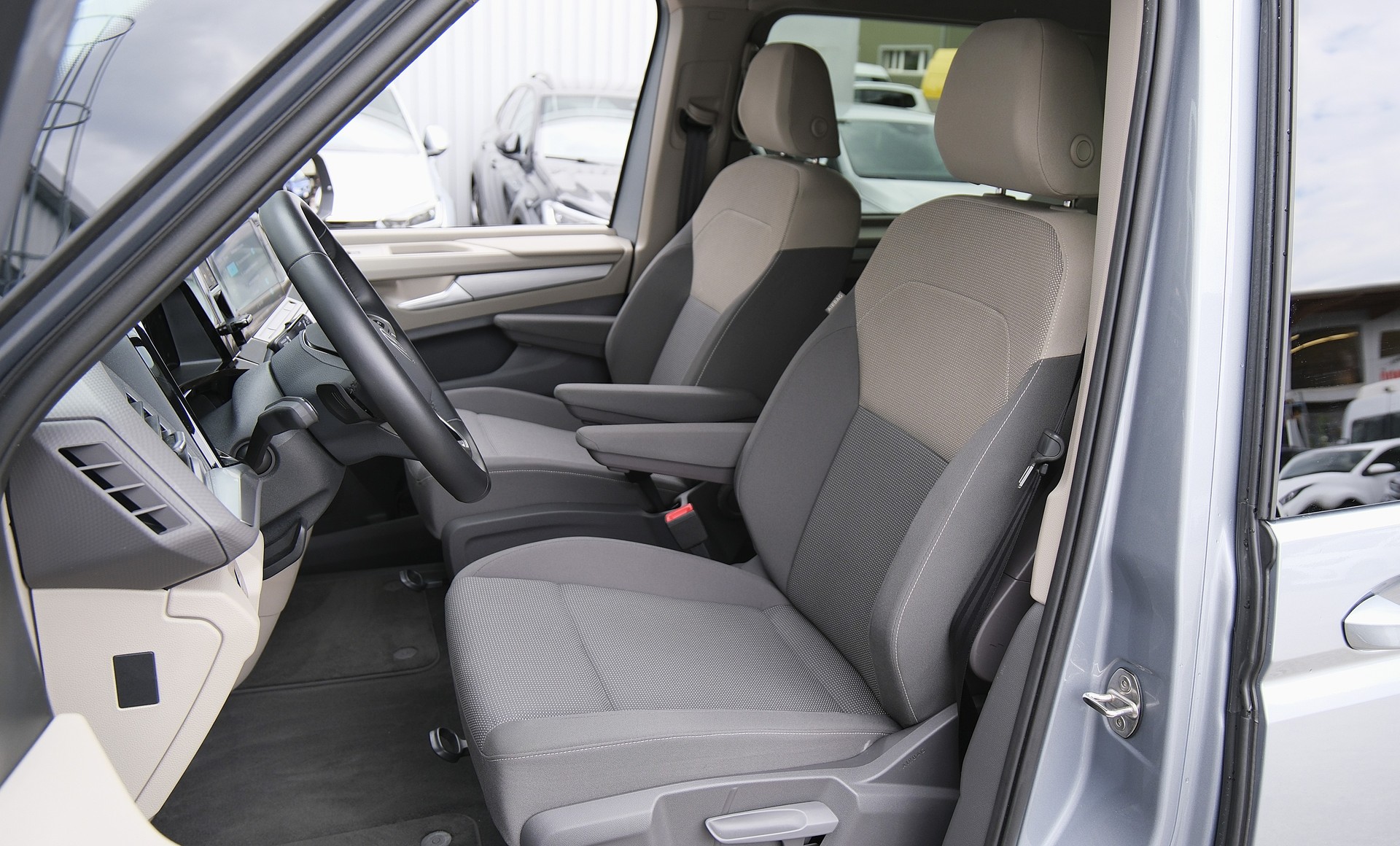 VW Multivan 2.0 TDI Life DSG Lang " 8 Sitzplätze "-image-3