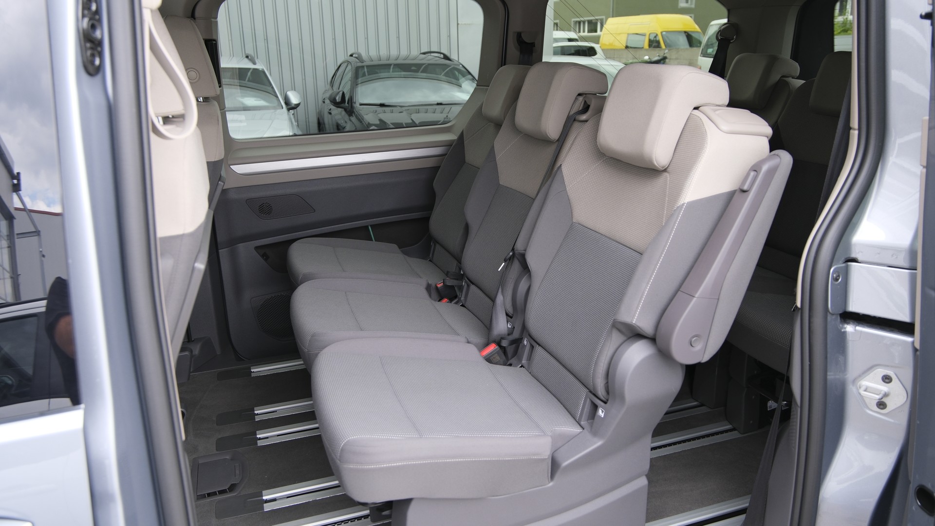 VW Multivan 2.0 TDI Life DSG Lang " 8 Sitzplätze "-image-18