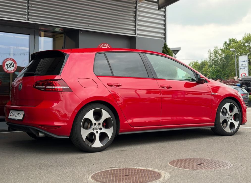 VW Golf VII 2.0 TSi GTI-image-2