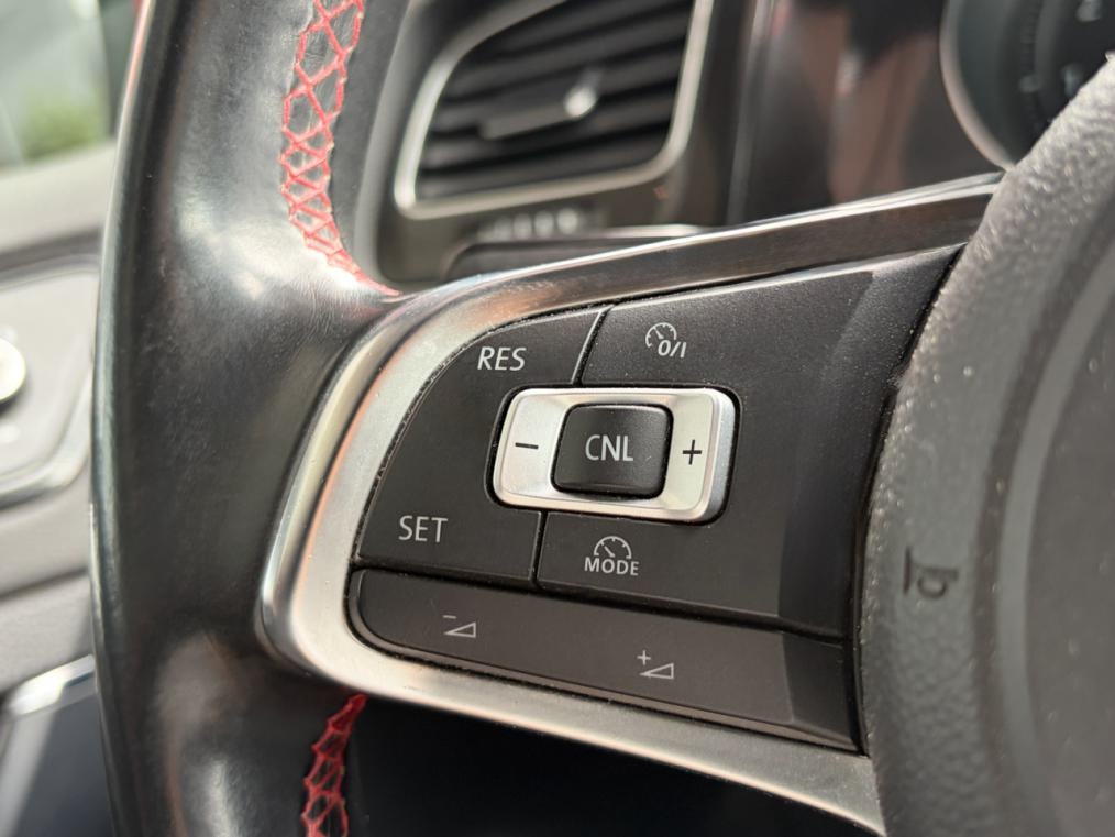 VW Golf VII 2.0 TSi GTI-image-4