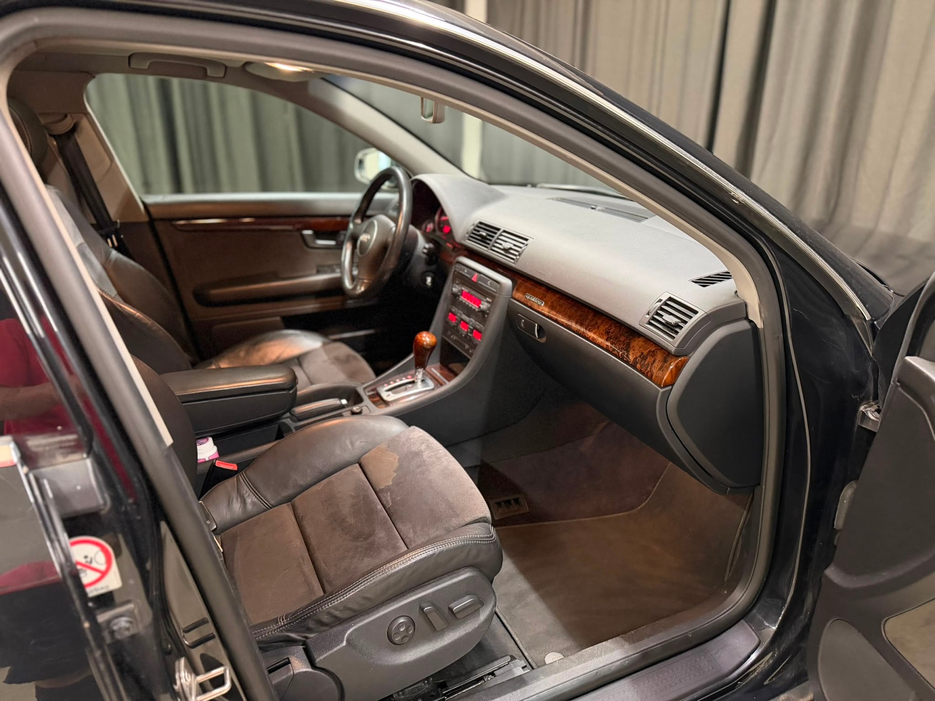 AUDI A4 Avant 3.0 V6 quattro-image-12
