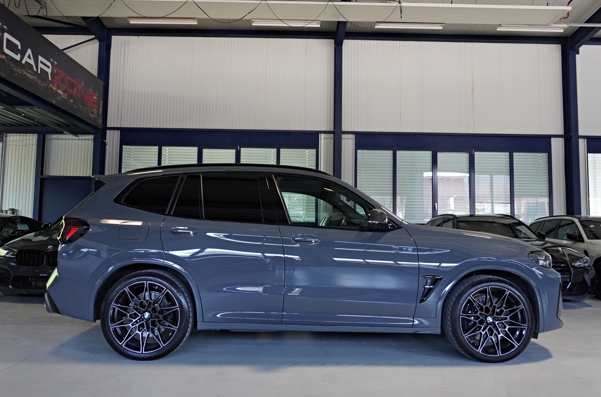 BMW X3 xDrive M Competition Steptronic // BMW SONDERLACKIERUNG GRIGIO TELESTO // AHK // AKRAPOVIC //-image-2