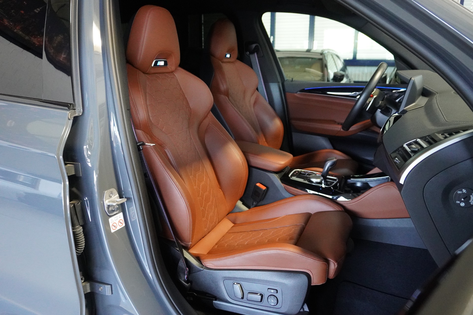 BMW X3 xDrive M Competition Steptronic // BMW SONDERLACKIERUNG GRIGIO TELESTO // AHK // AKRAPOVIC //-image-8