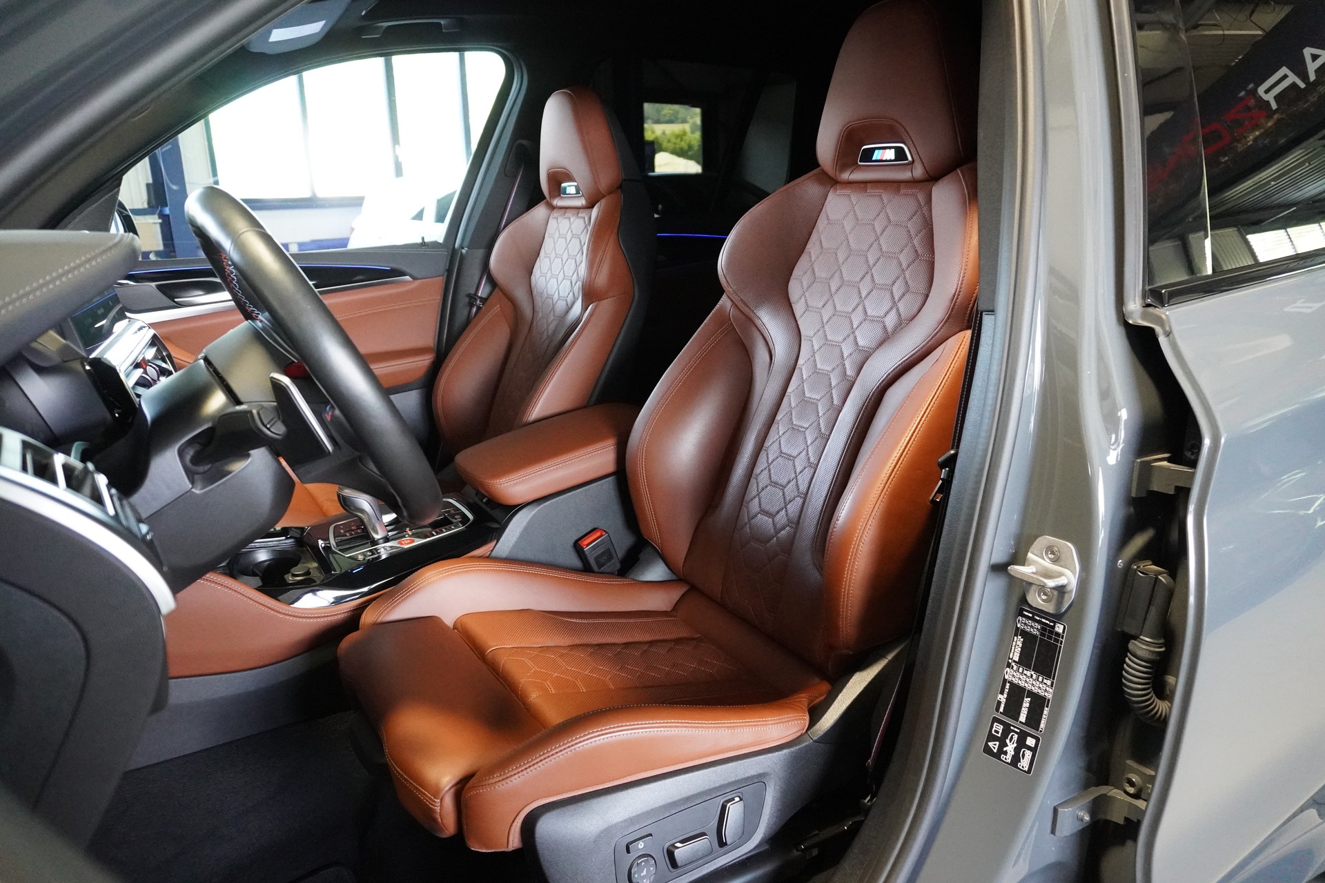BMW X3 xDrive M Competition Steptronic // BMW SONDERLACKIERUNG GRIGIO TELESTO // AHK // AKRAPOVIC //-image-9