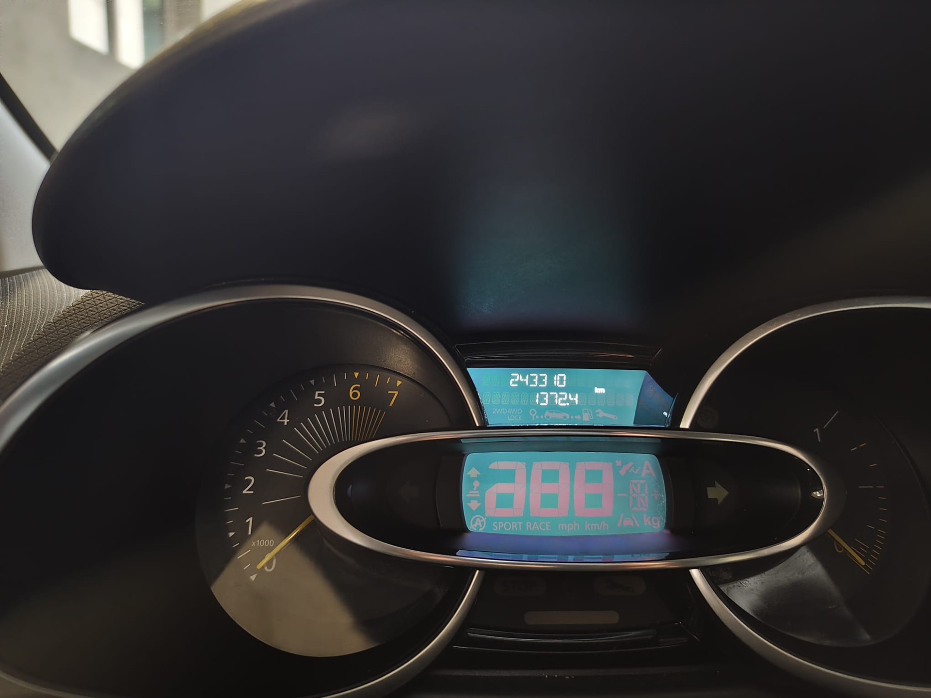 RENAULT Clio 90-image-9