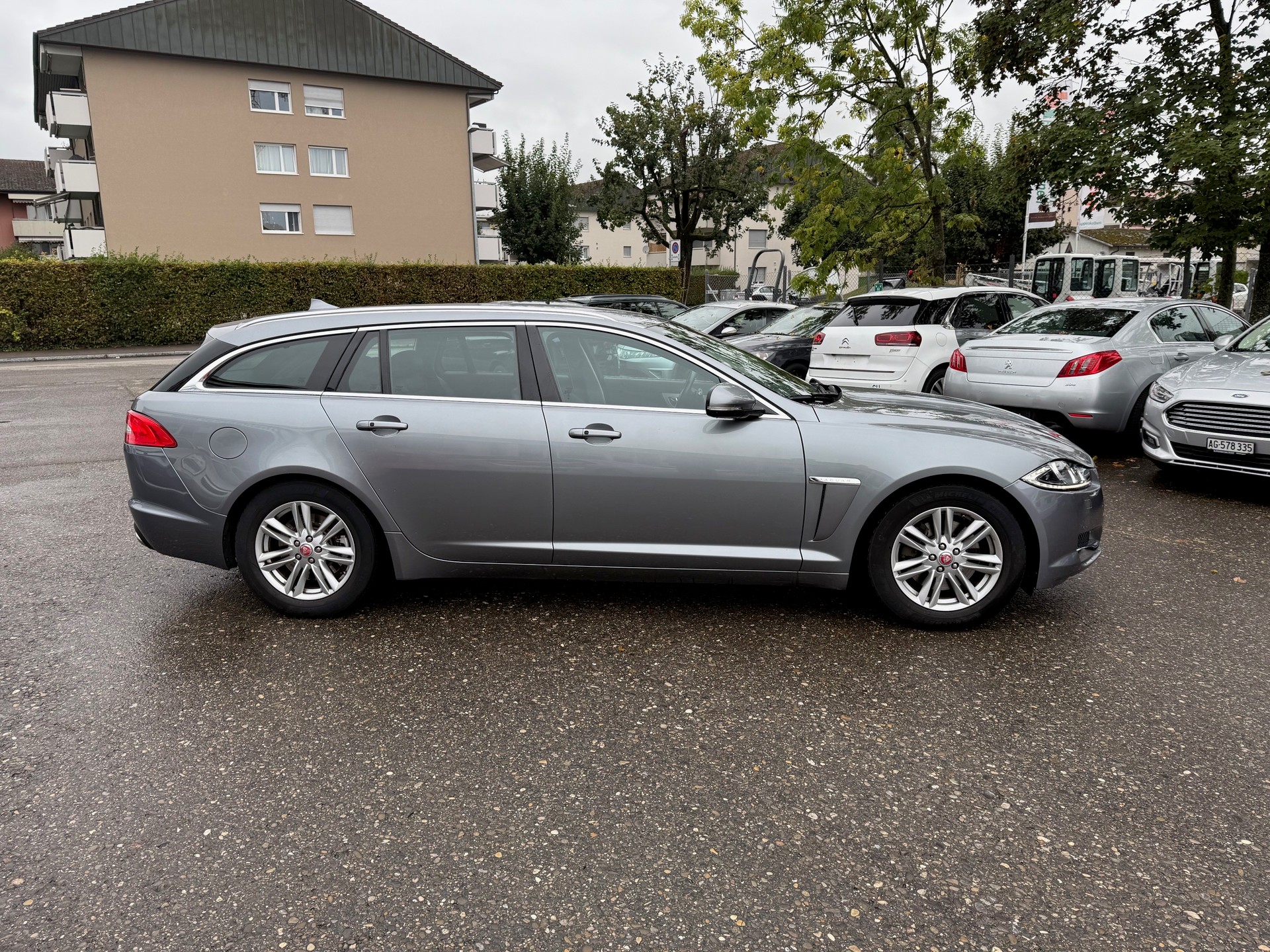 JAGUAR XF Sportbrake 2.2d Luxury-image-2