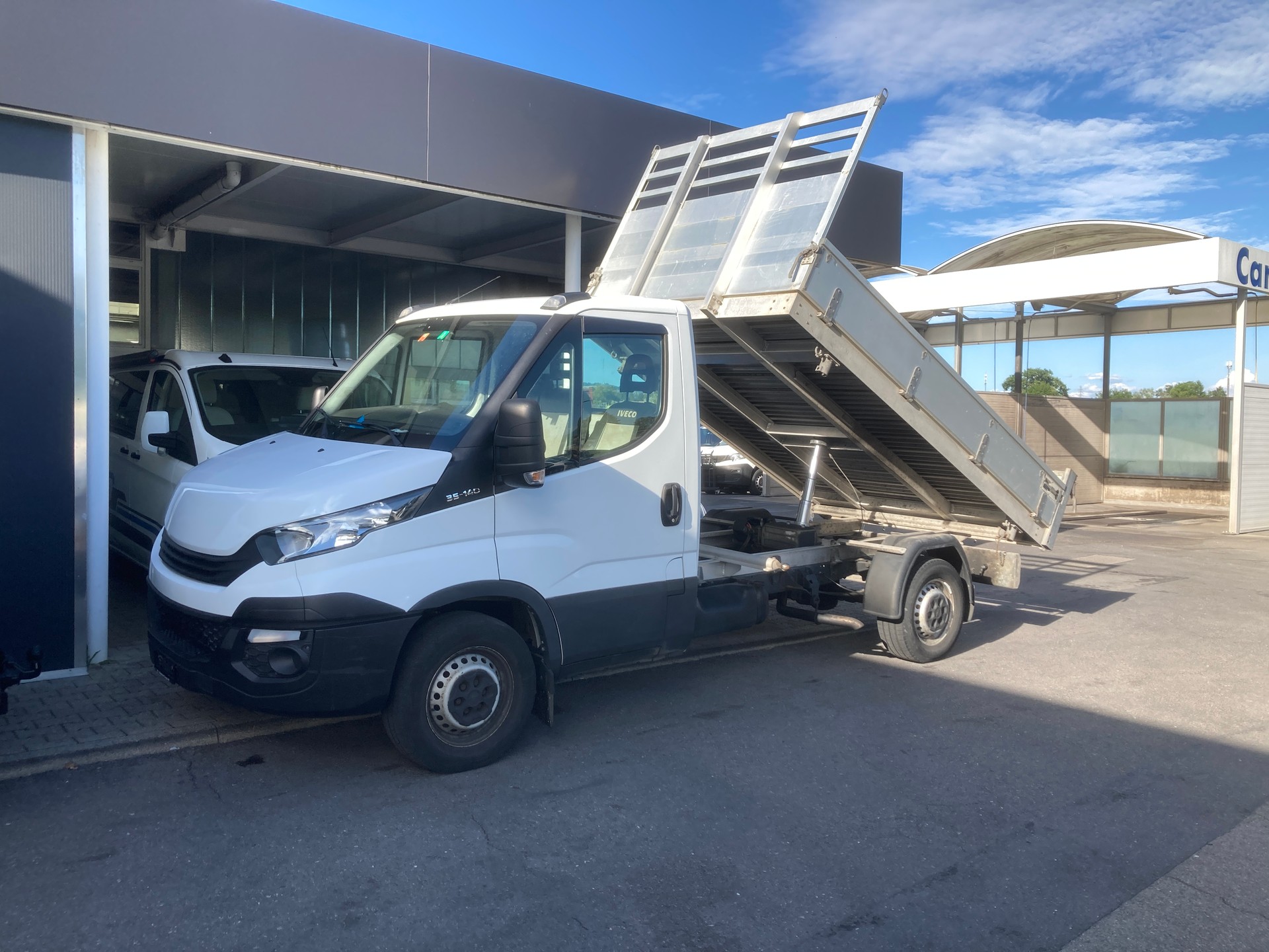 IVECO 33 S 14 3 Seiten Kipper