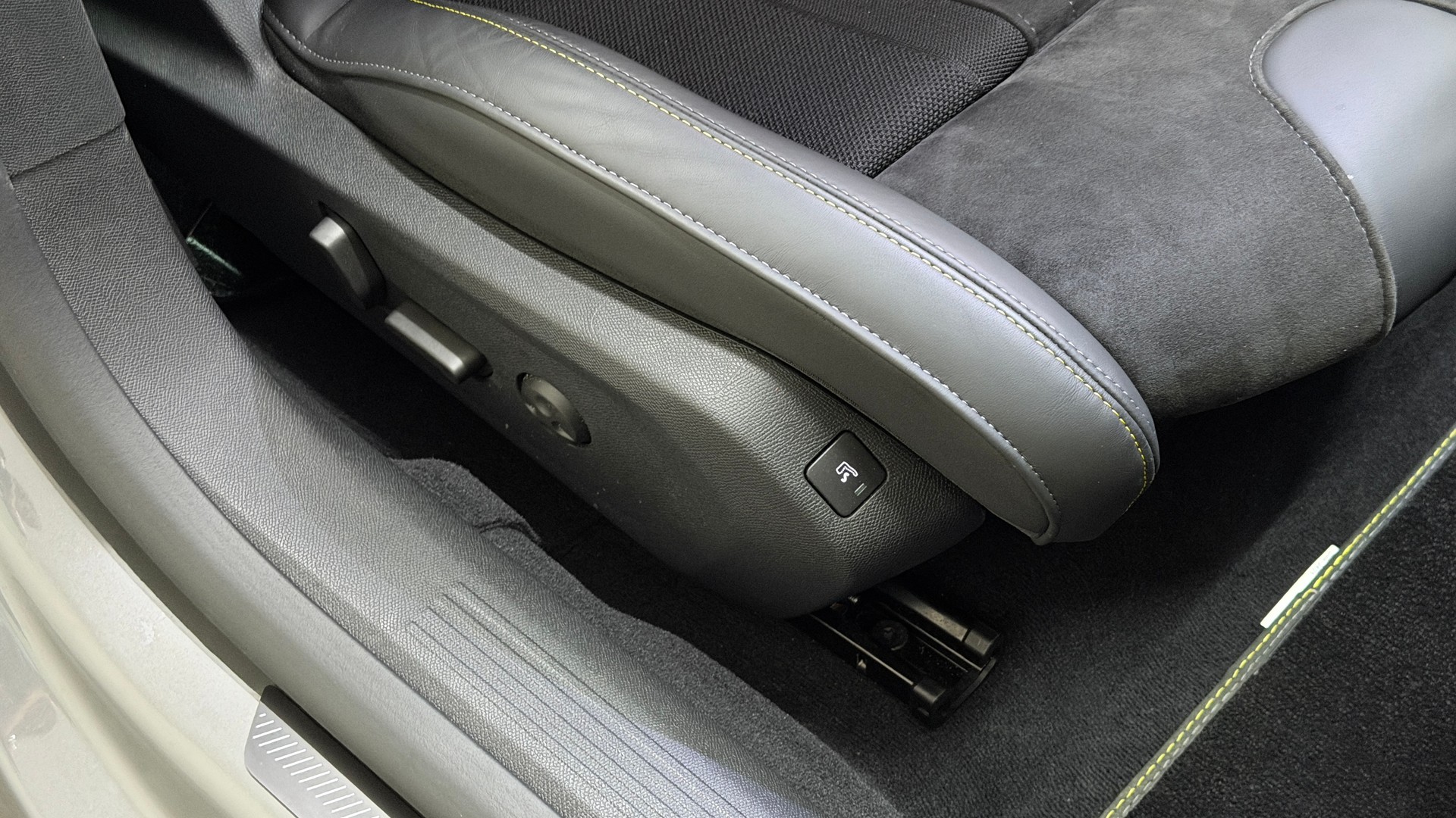 PEUGEOT 508 SW Hybrid4 360 e Sport Engineered-image-16