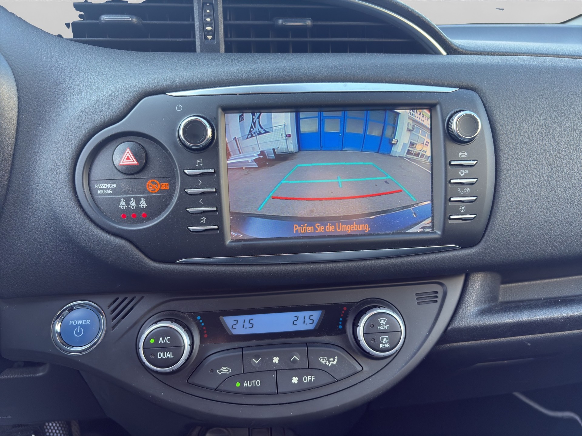 TOYOTA YARIS Style Hybrid-image-11