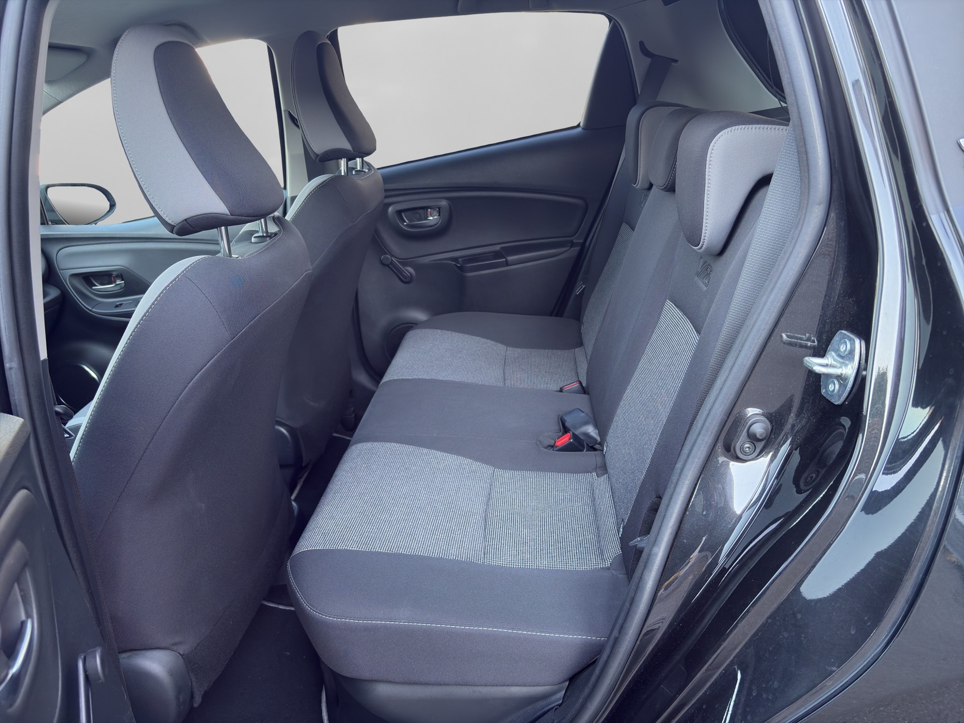 TOYOTA YARIS Style Hybrid-image-12
