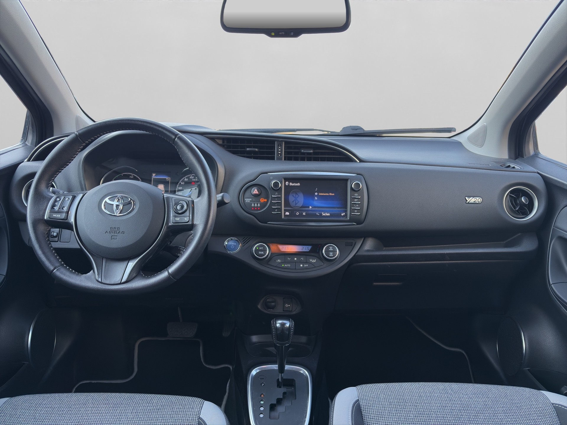 TOYOTA YARIS Style Hybrid-image-10