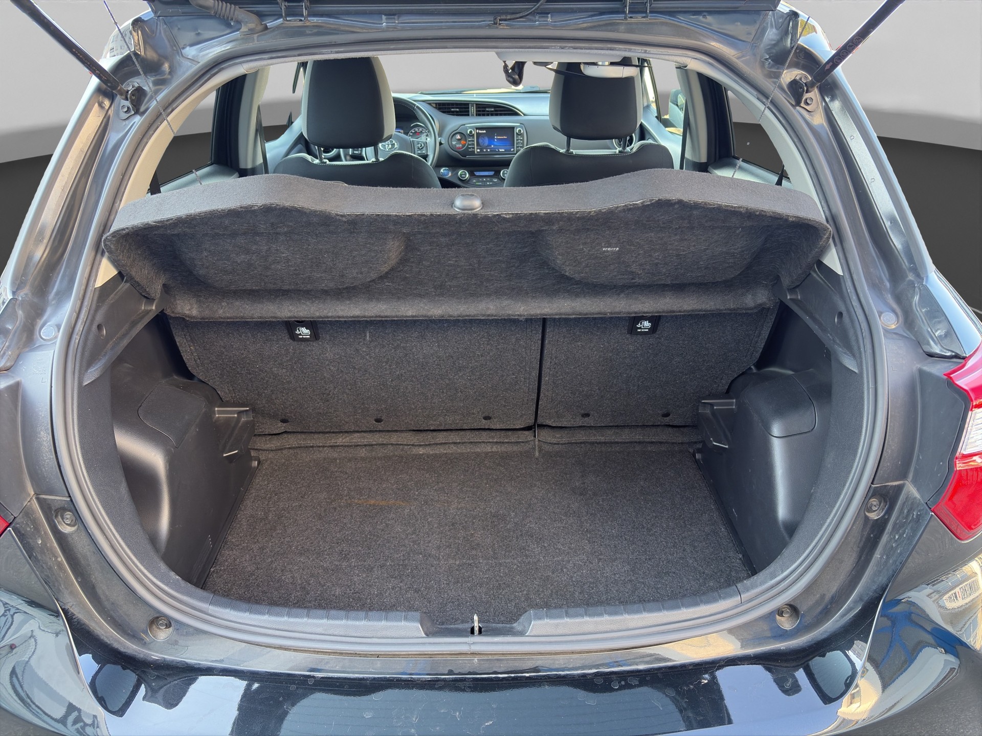 TOYOTA YARIS Style Hybrid-image-13