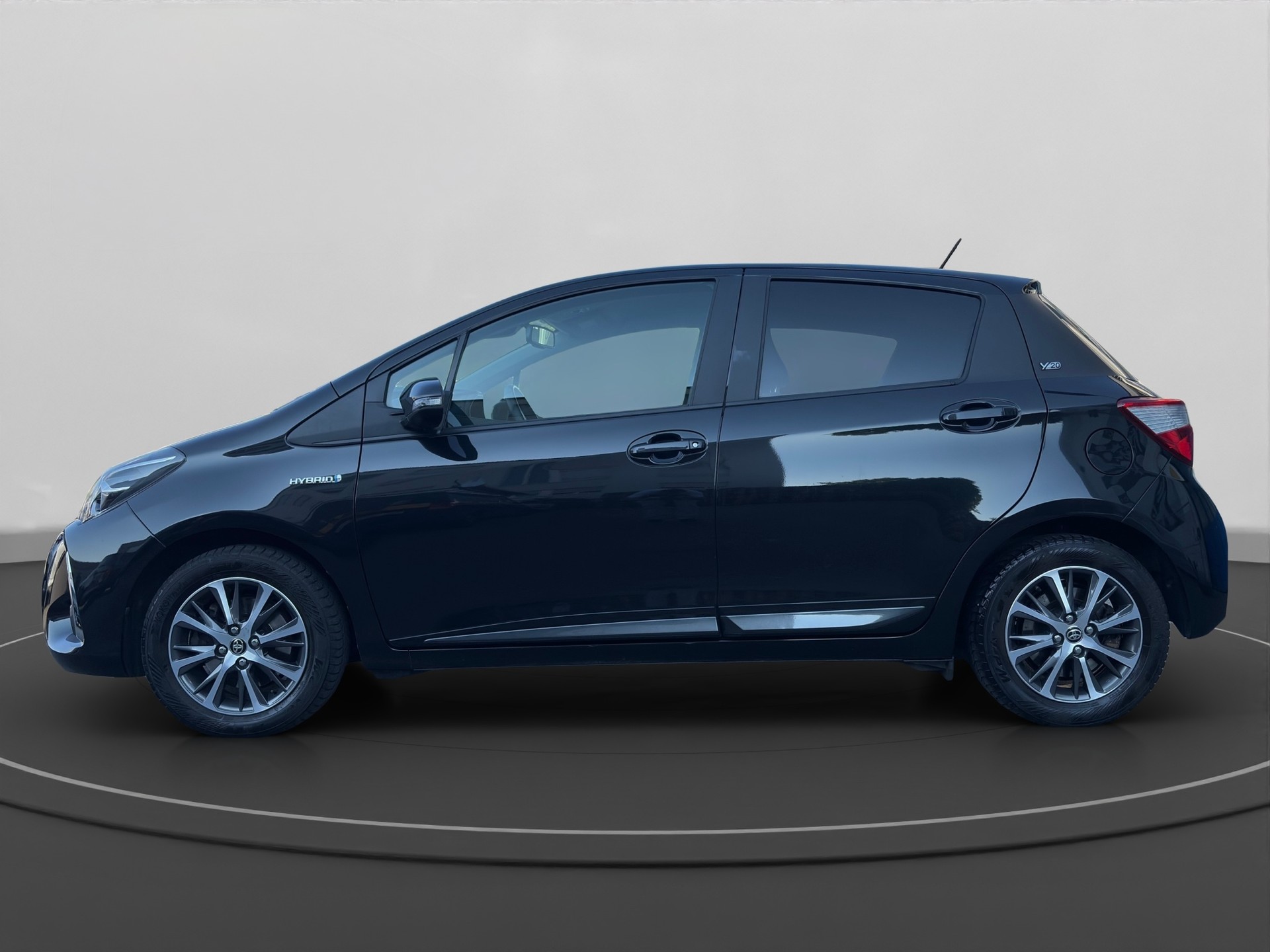 TOYOTA YARIS Style Hybrid-image-1