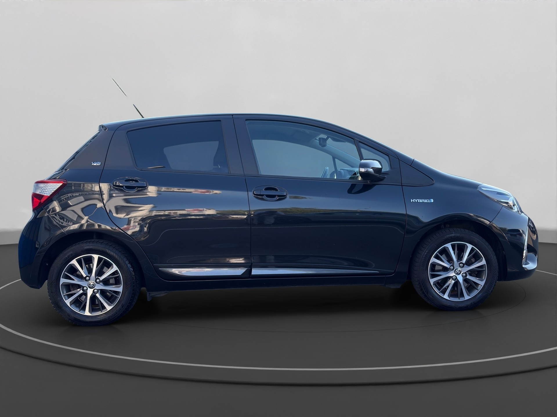 TOYOTA YARIS Style Hybrid-image-5