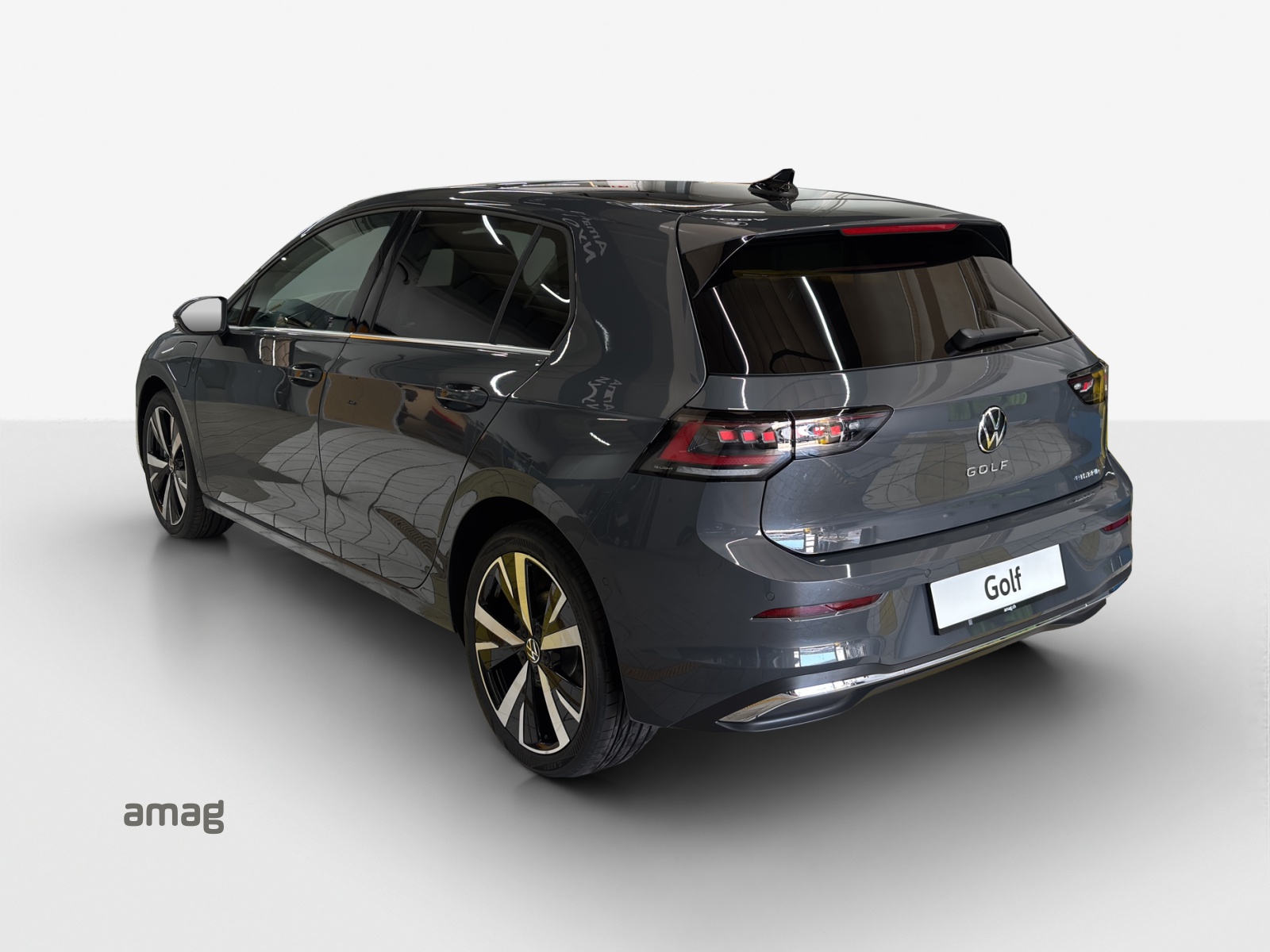 VW Golf 1.5 TSI PHEV Style-image-2