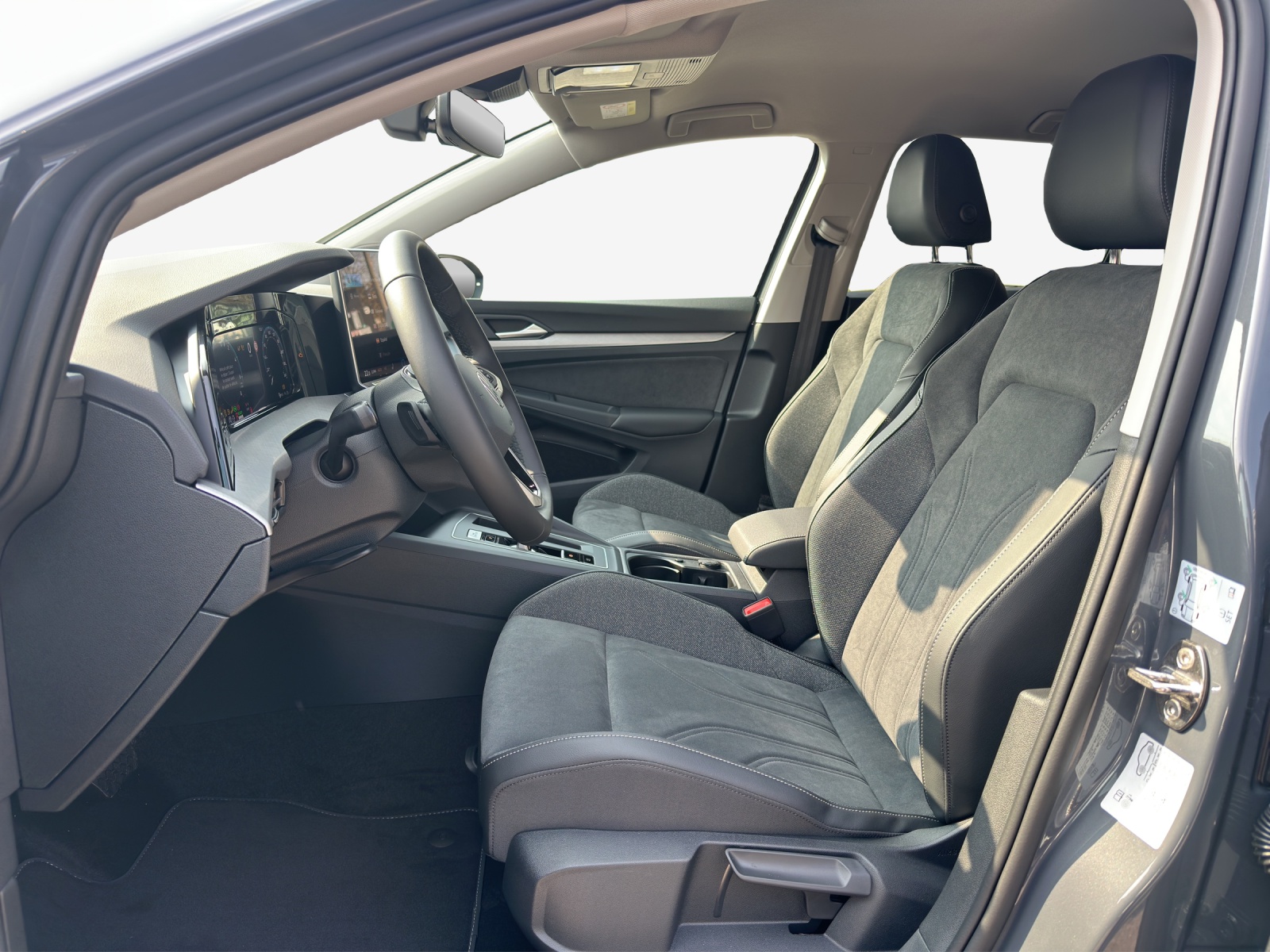 VW Golf 1.5 TSI PHEV Style-image-7