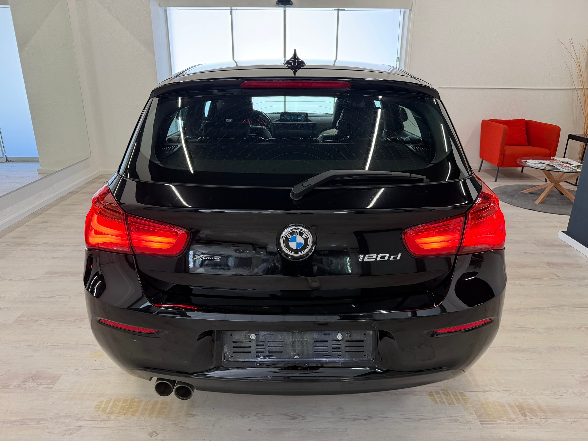 BMW 120d xDrive Sport Line Steptronic-image-15