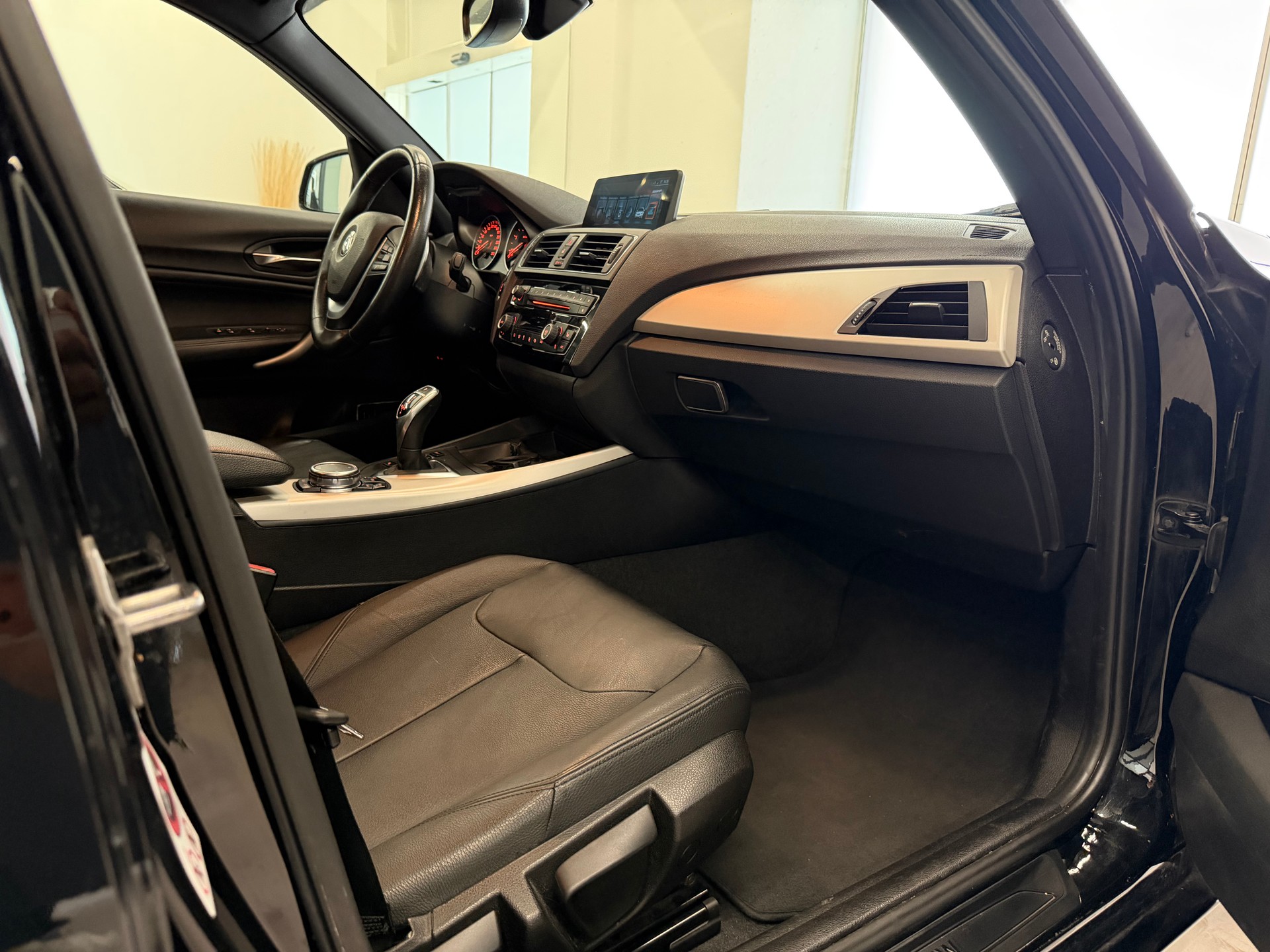 BMW 120d xDrive Sport Line Steptronic-image-26