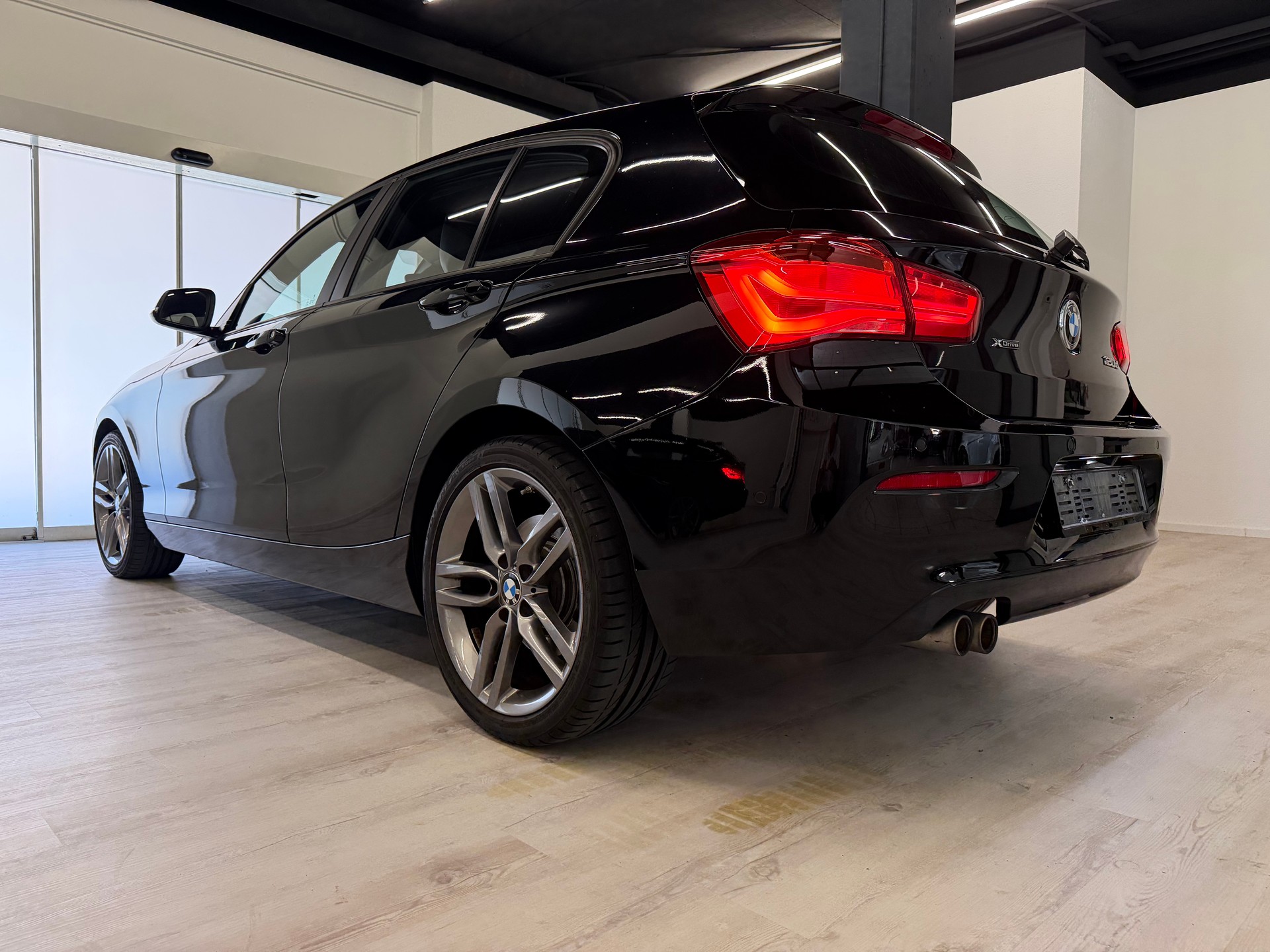 BMW 120d xDrive Sport Line Steptronic-image-9