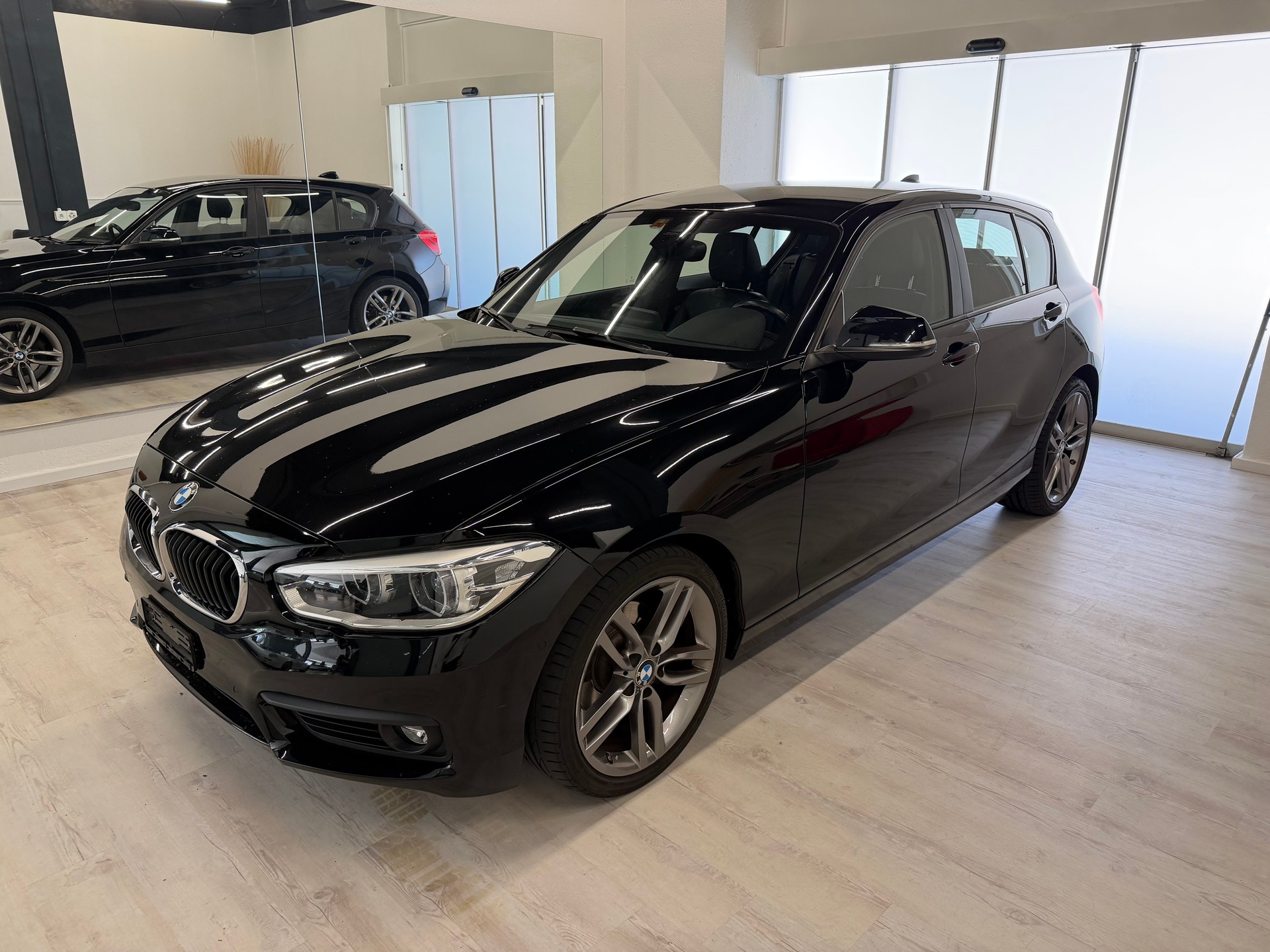 BMW 120d xDrive Sport Line Steptronic-image-0