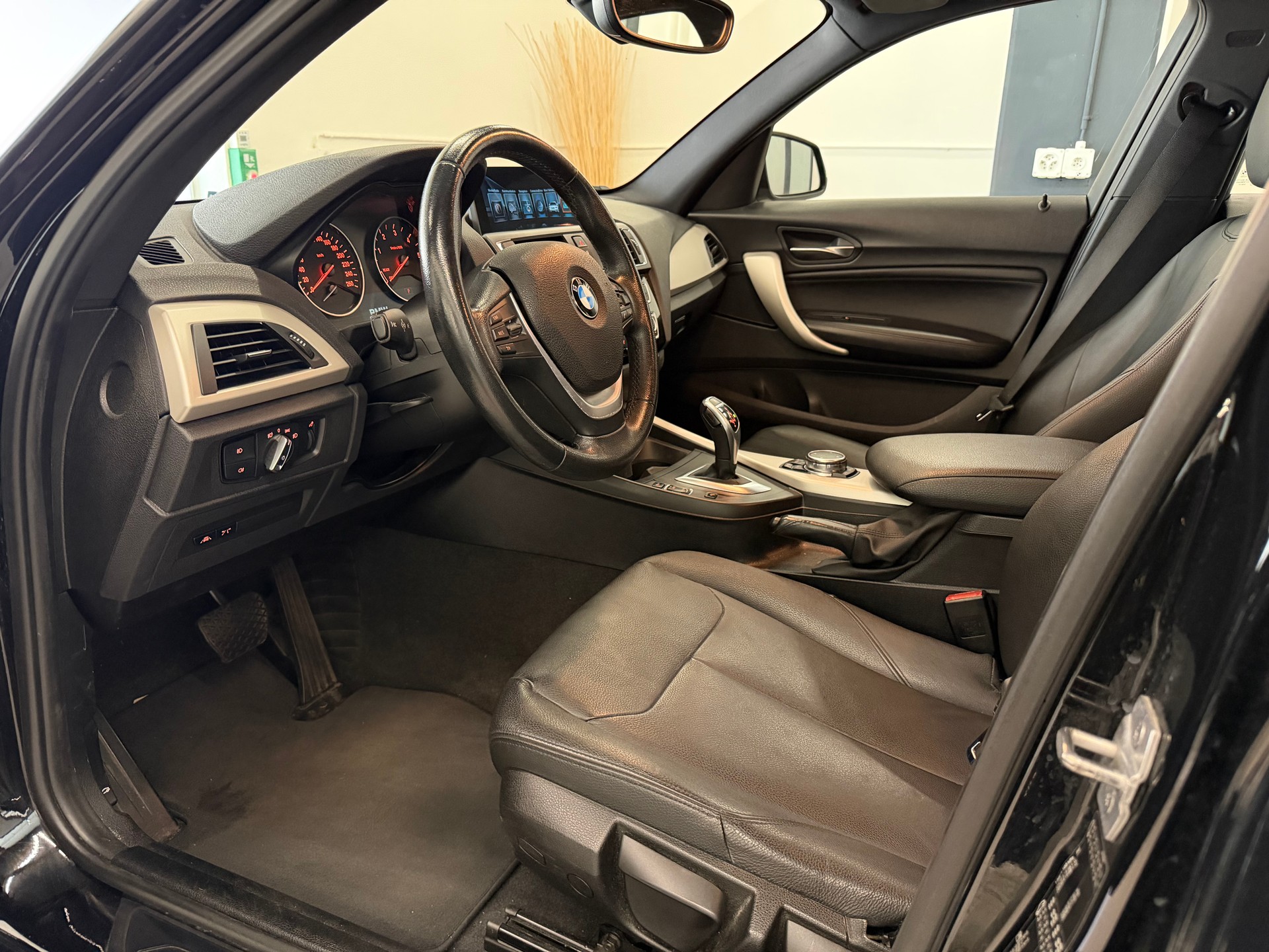 BMW 120d xDrive Sport Line Steptronic-image-18