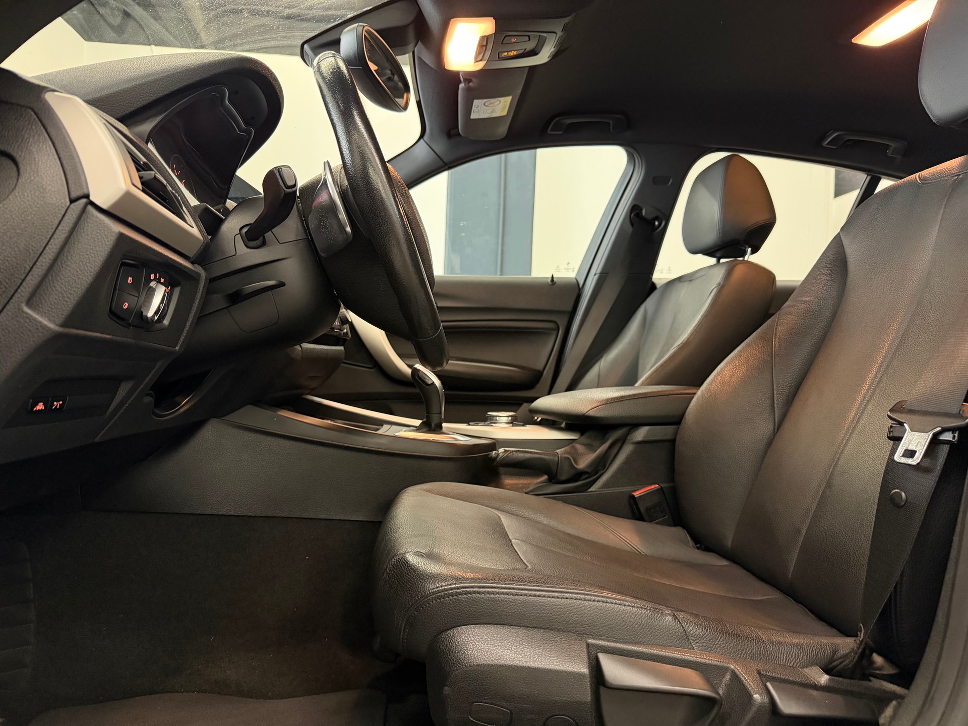 BMW 120d xDrive Sport Line Steptronic-image-19