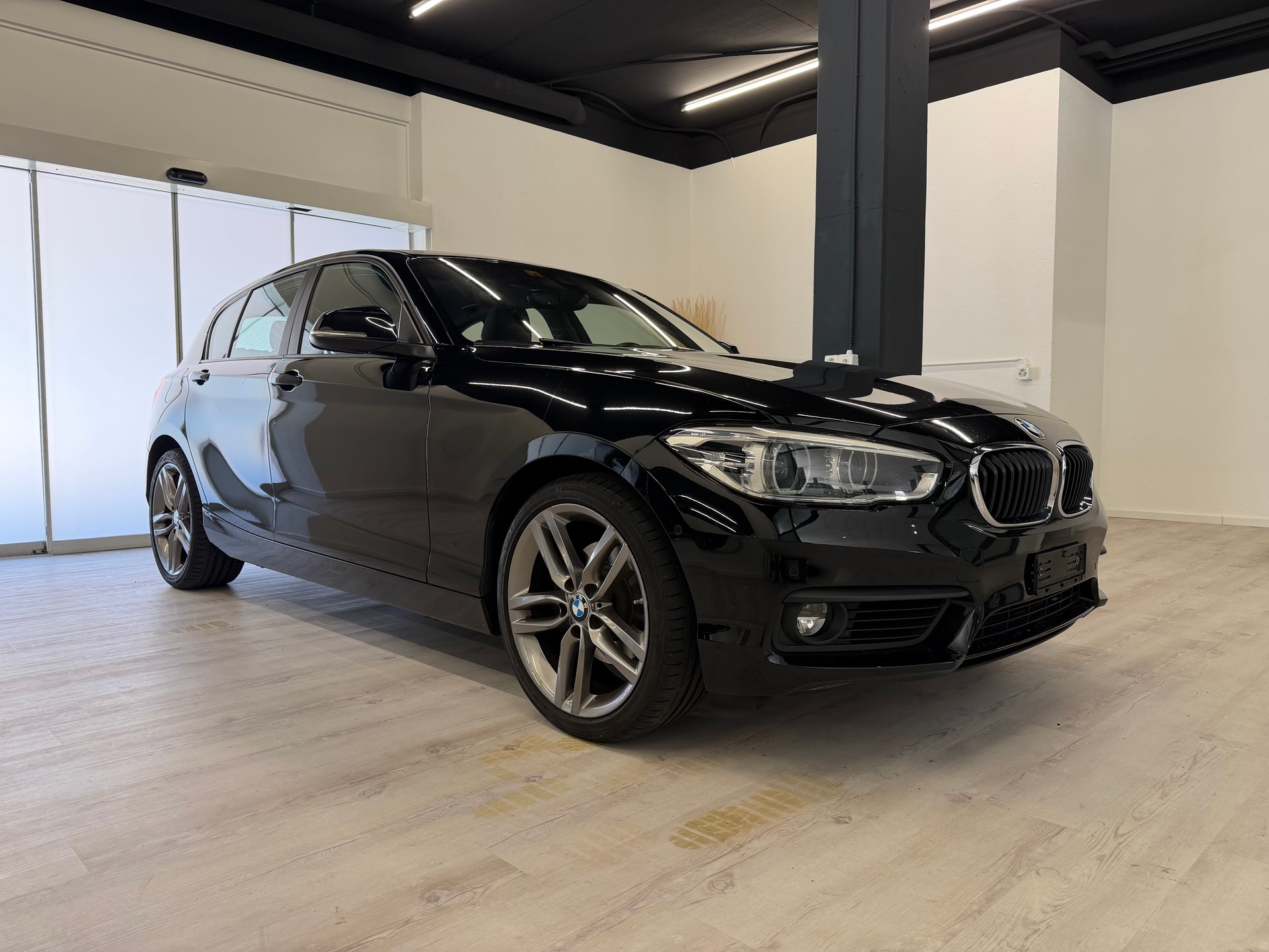 BMW 120d xDrive Sport Line Steptronic-image-3