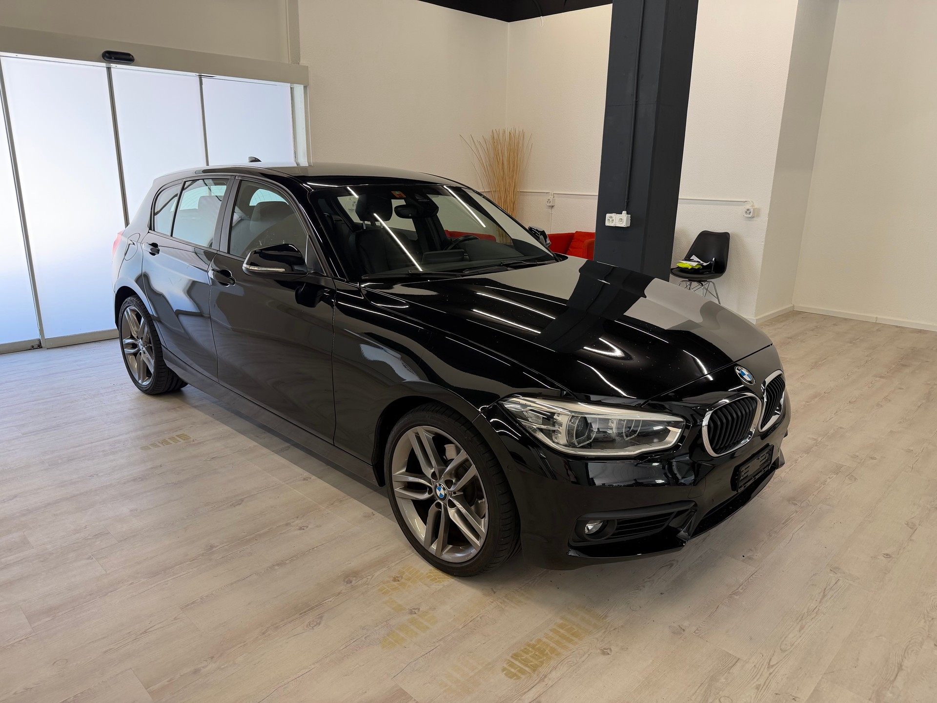 BMW 120d xDrive Sport Line Steptronic-image-2