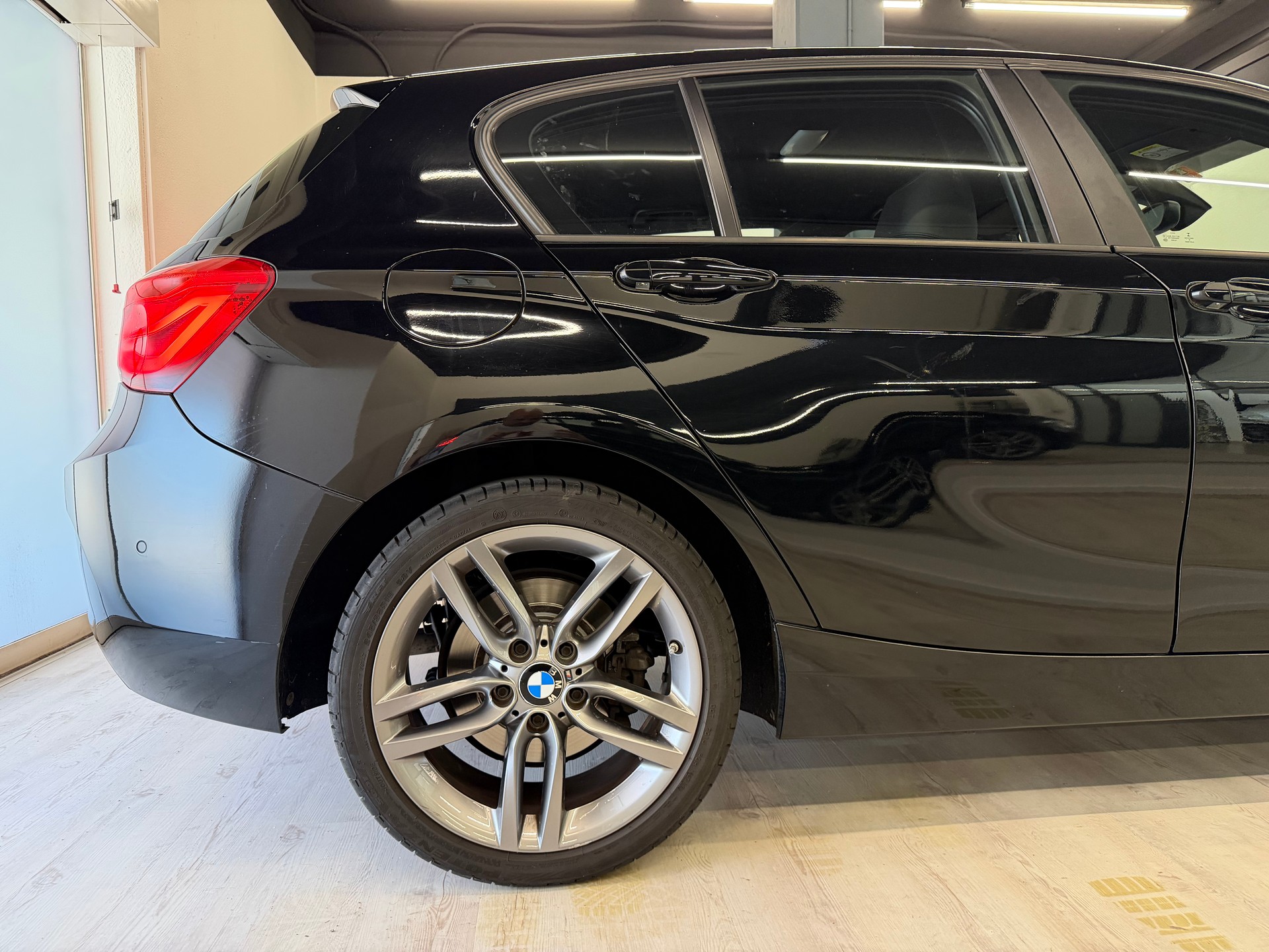 BMW 120d xDrive Sport Line Steptronic-image-7