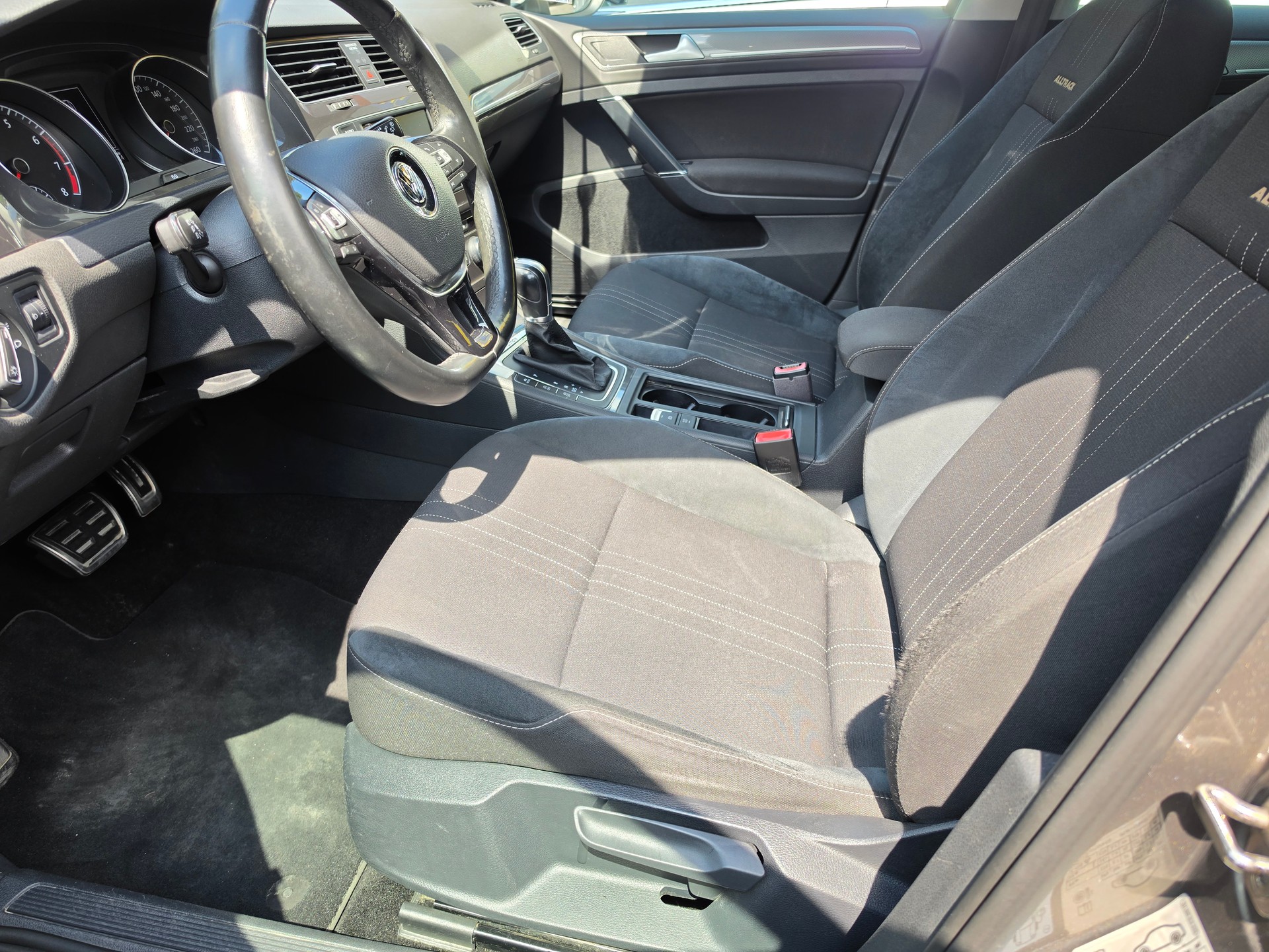 VW Golf 1.8 TSI Alltrack 4Motion-image-4