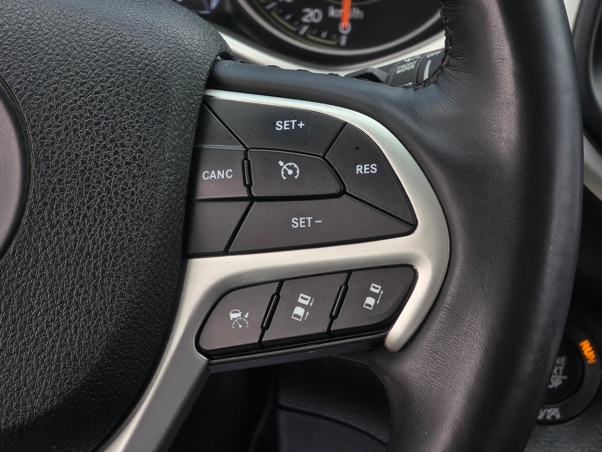 JEEP Cherokee 2.2TD Overland AWD 9ATX AD * Frisch ab MFK * Anhängerkupplung *-image-21