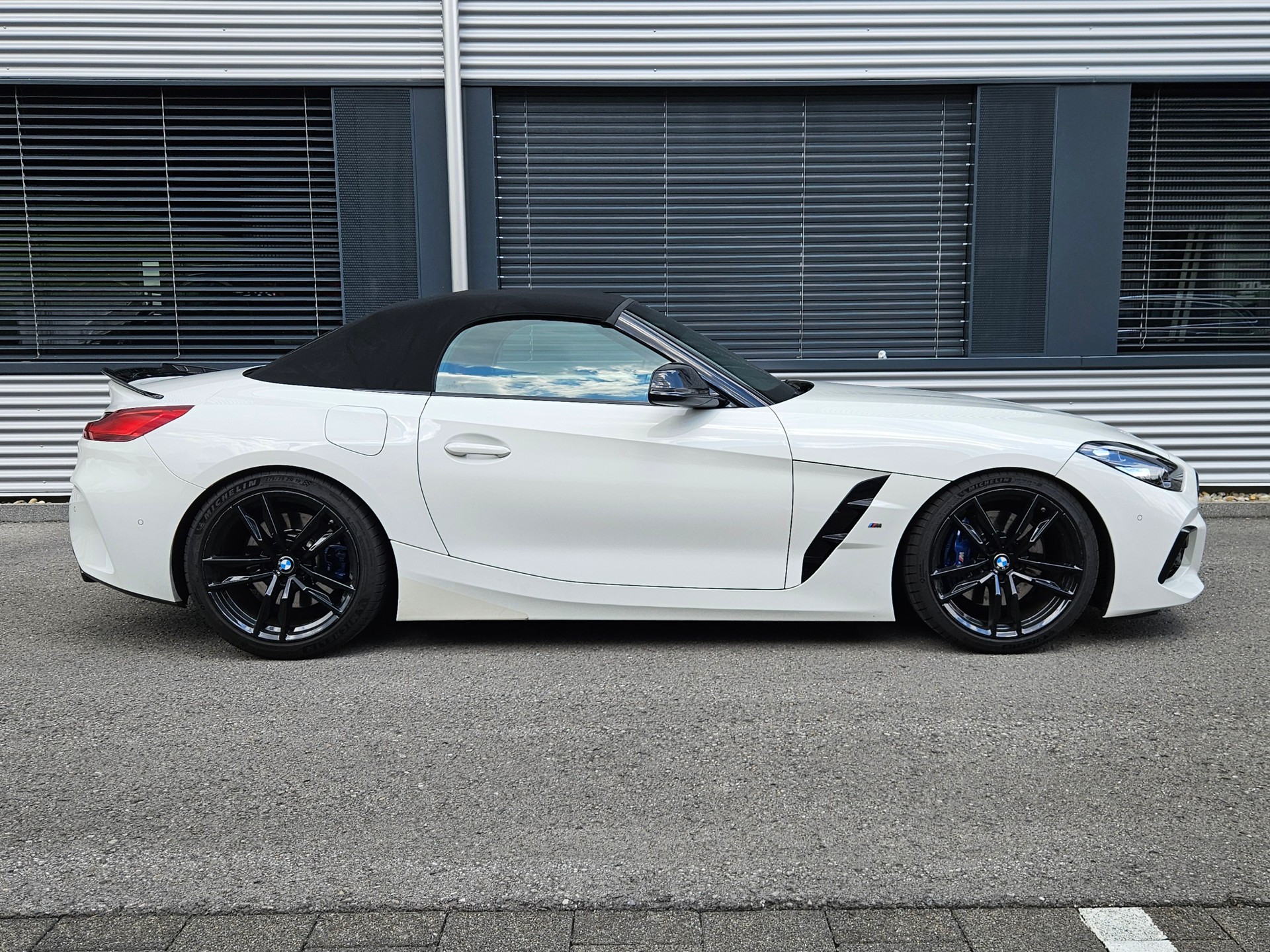 BMW M40i-image-4