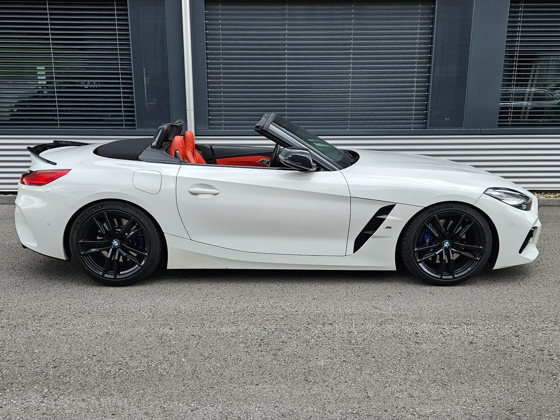 BMW M40i-image-1