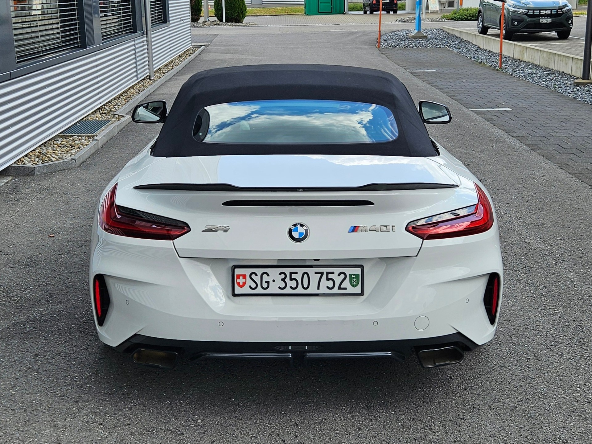 BMW M40i-image-5