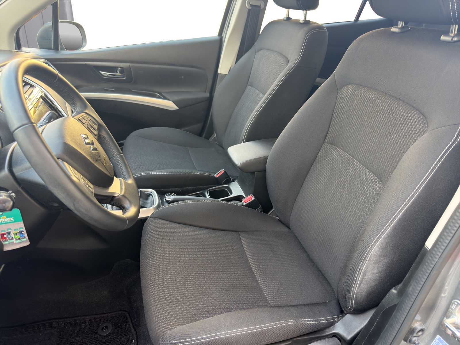 SUZUKI SX4 S-Cross 1.4 16V Compact Top Hybrid 4WD-image-9