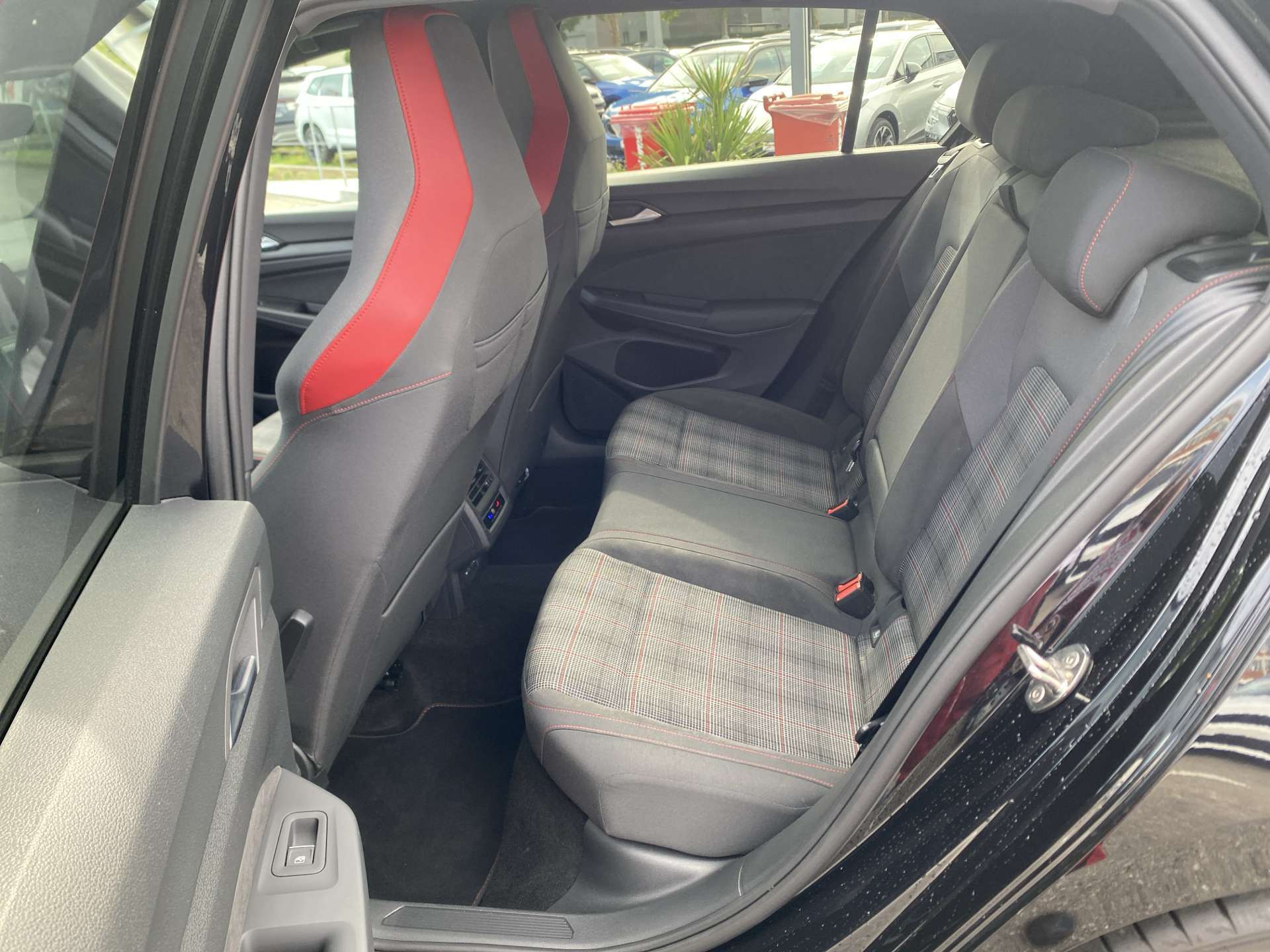 VW Golf 2.0 TSi GTi DSG-Automat 245PS-image-4
