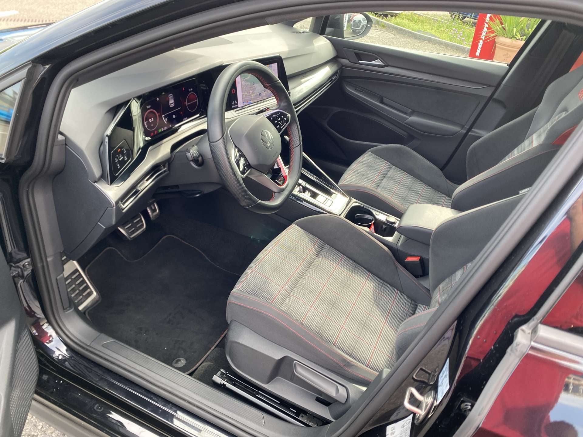 VW Golf 2.0 TSi GTi DSG-Automat 245PS-showroom-element-3