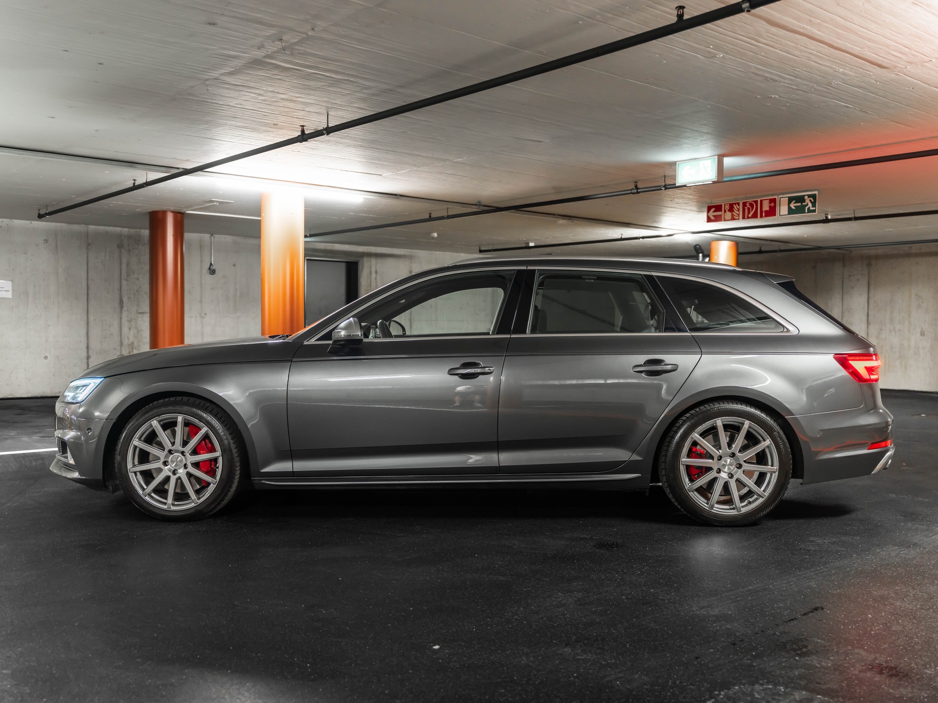 AUDI S4 Avant 3.0 TFSI quattro tiptronic AUDI EXCLUSIVE-image-4