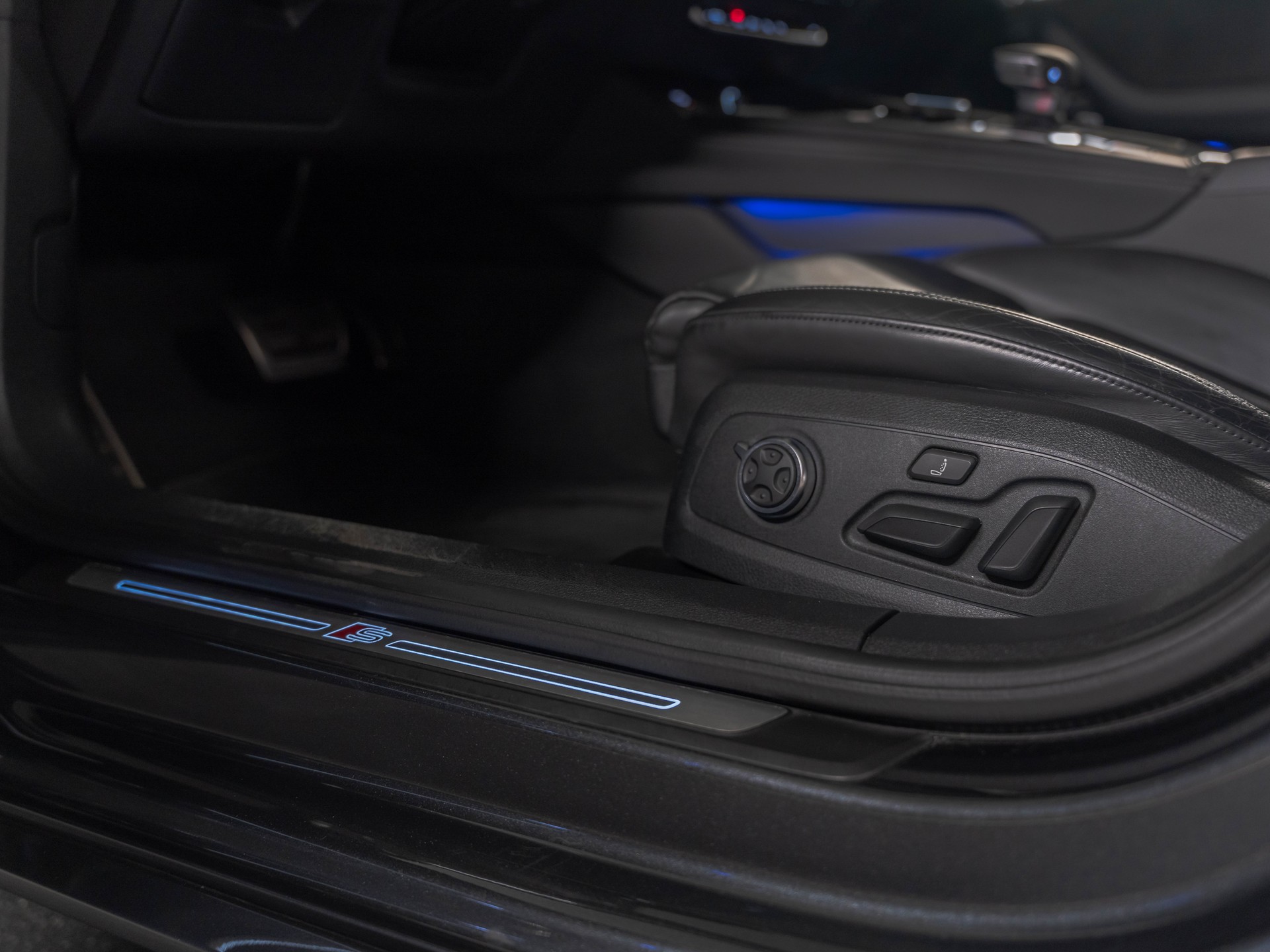 AUDI S4 Avant 3.0 TFSI quattro tiptronic AUDI EXCLUSIVE-image-23