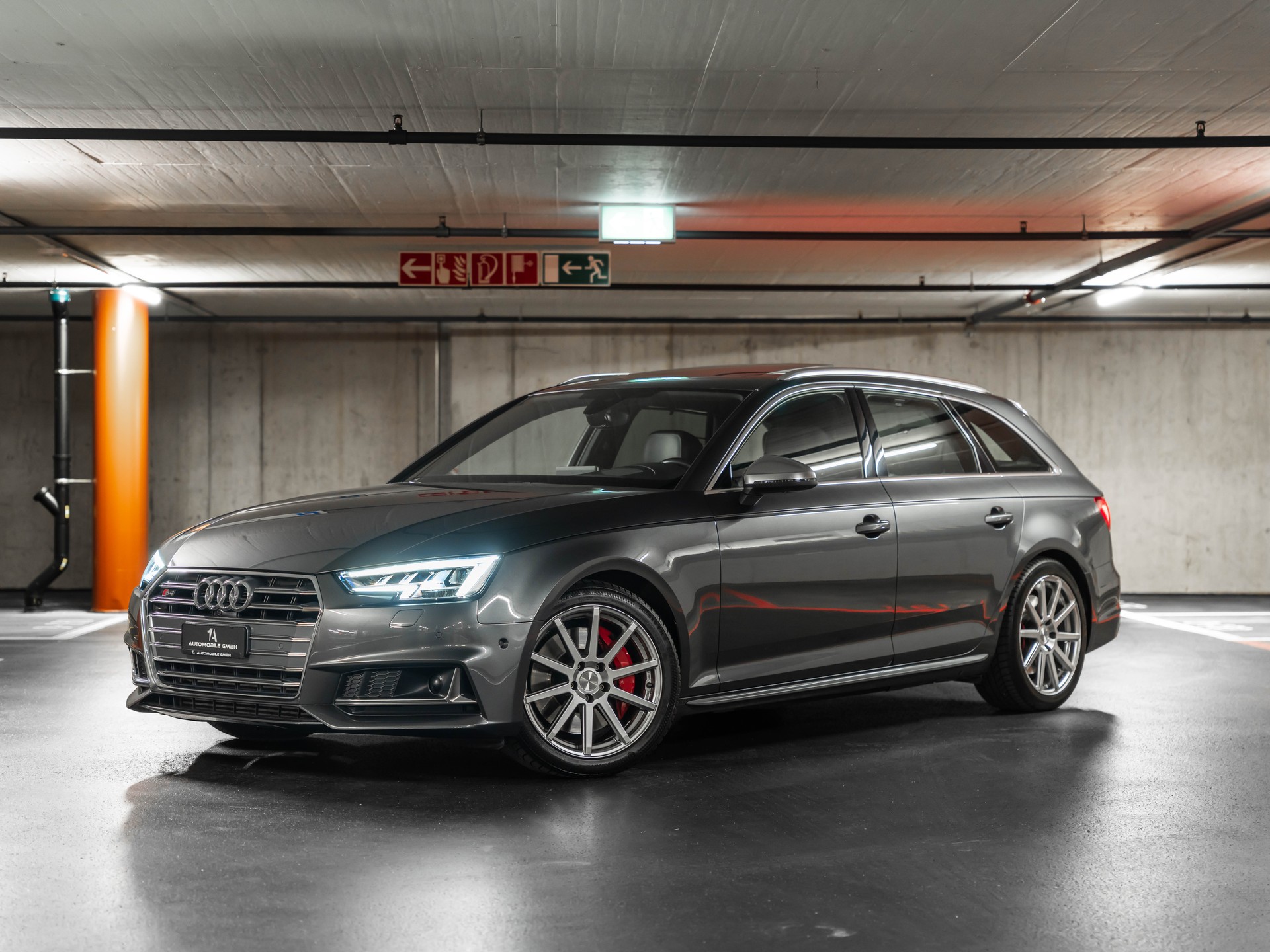 AUDI S4 Avant 3.0 TFSI quattro tiptronic AUDI EXCLUSIVE