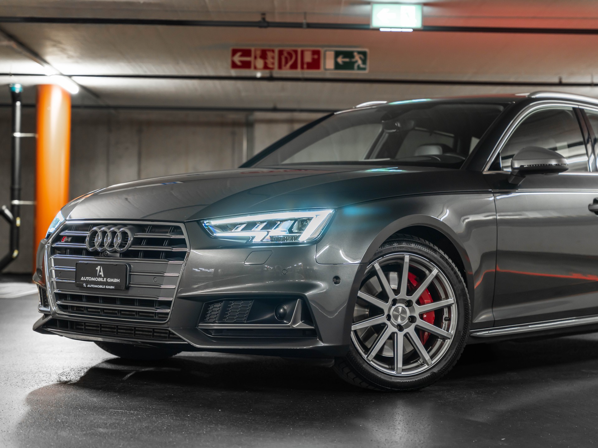 AUDI S4 Avant 3.0 TFSI quattro tiptronic AUDI EXCLUSIVE-showroom-element-1