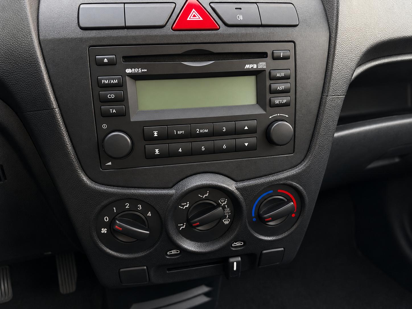 KIA Picanto 1.1 Classic-image-10