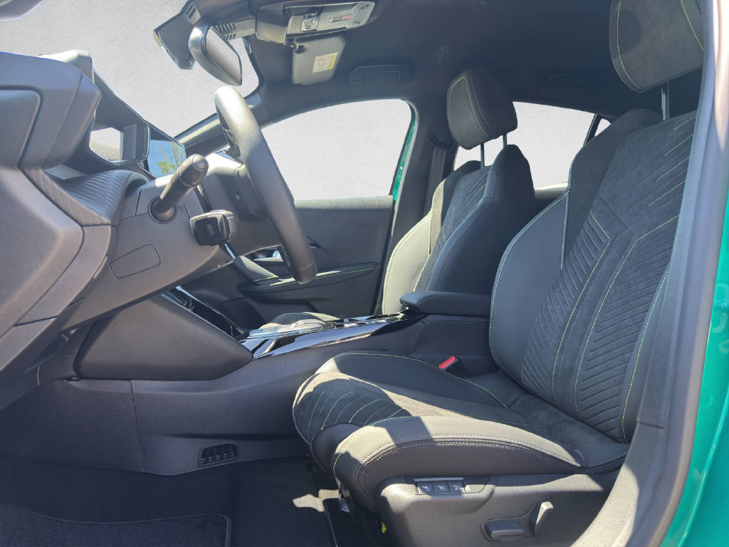 PEUGEOT 208 1.2 Hybrid 145 GT Exclusive-image-9