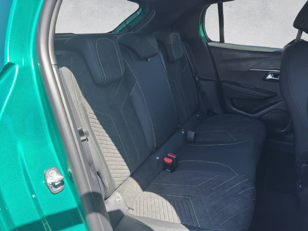 PEUGEOT 208 1.2 Hybrid 145 GT Exclusive-image-12