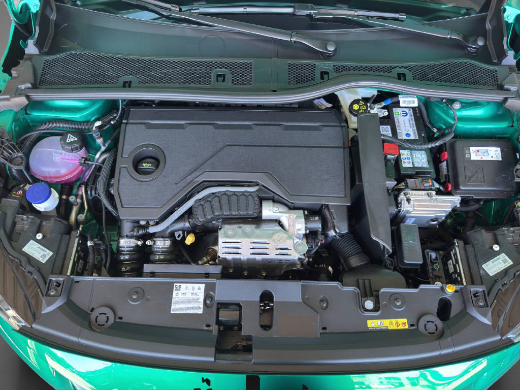 PEUGEOT 208 1.2 Hybrid 145 GT Exclusive-image-8