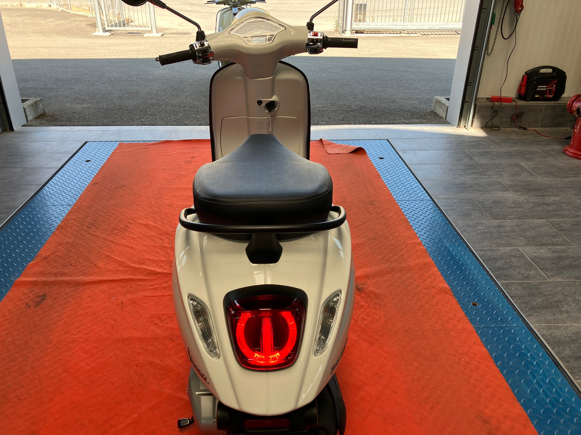 PIAGGIO Vespa Primavera 125 ABS Color vibe-image-2