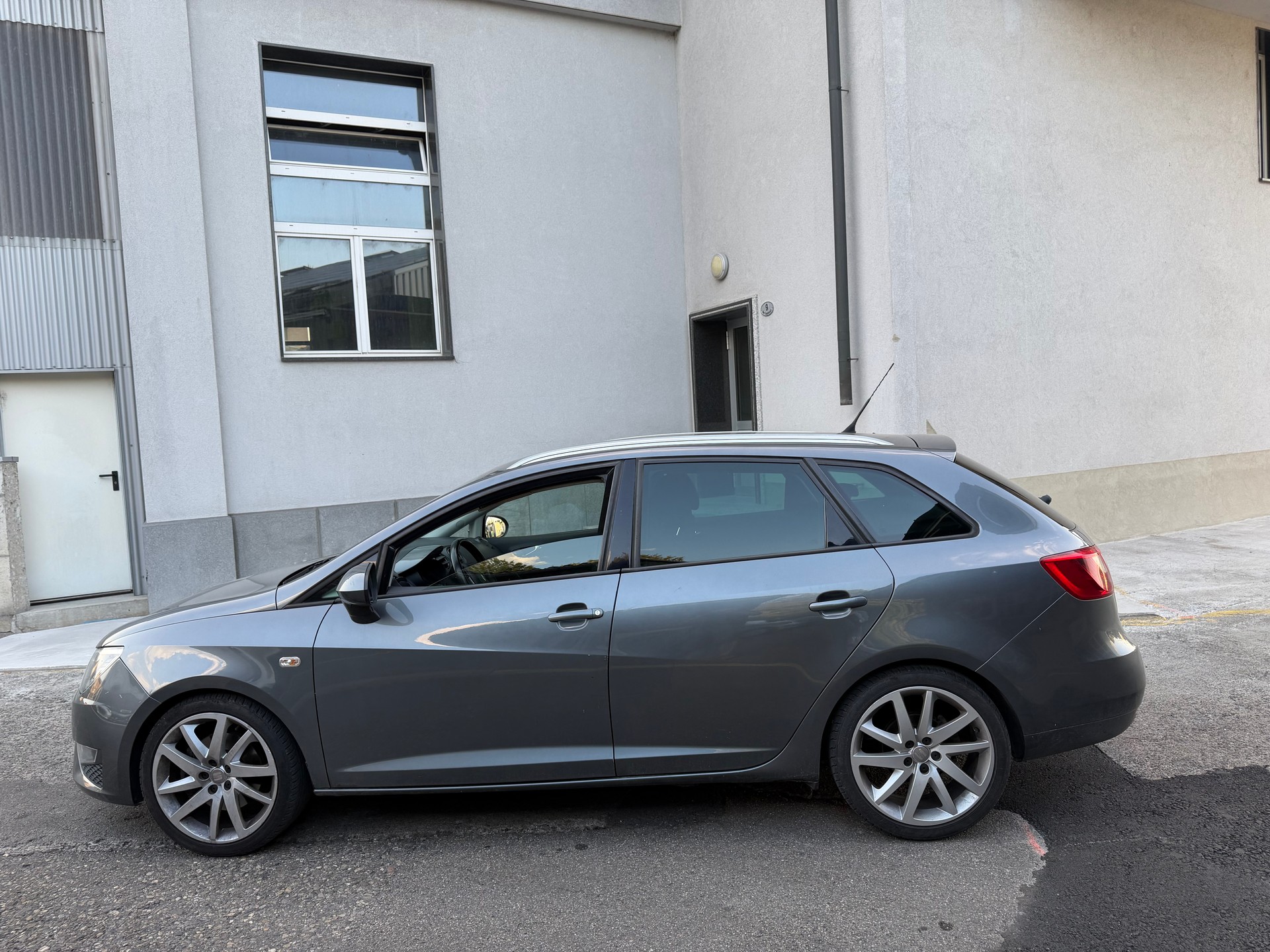SEAT Ibiza ST 1.4 TSI FR DSG-image-7